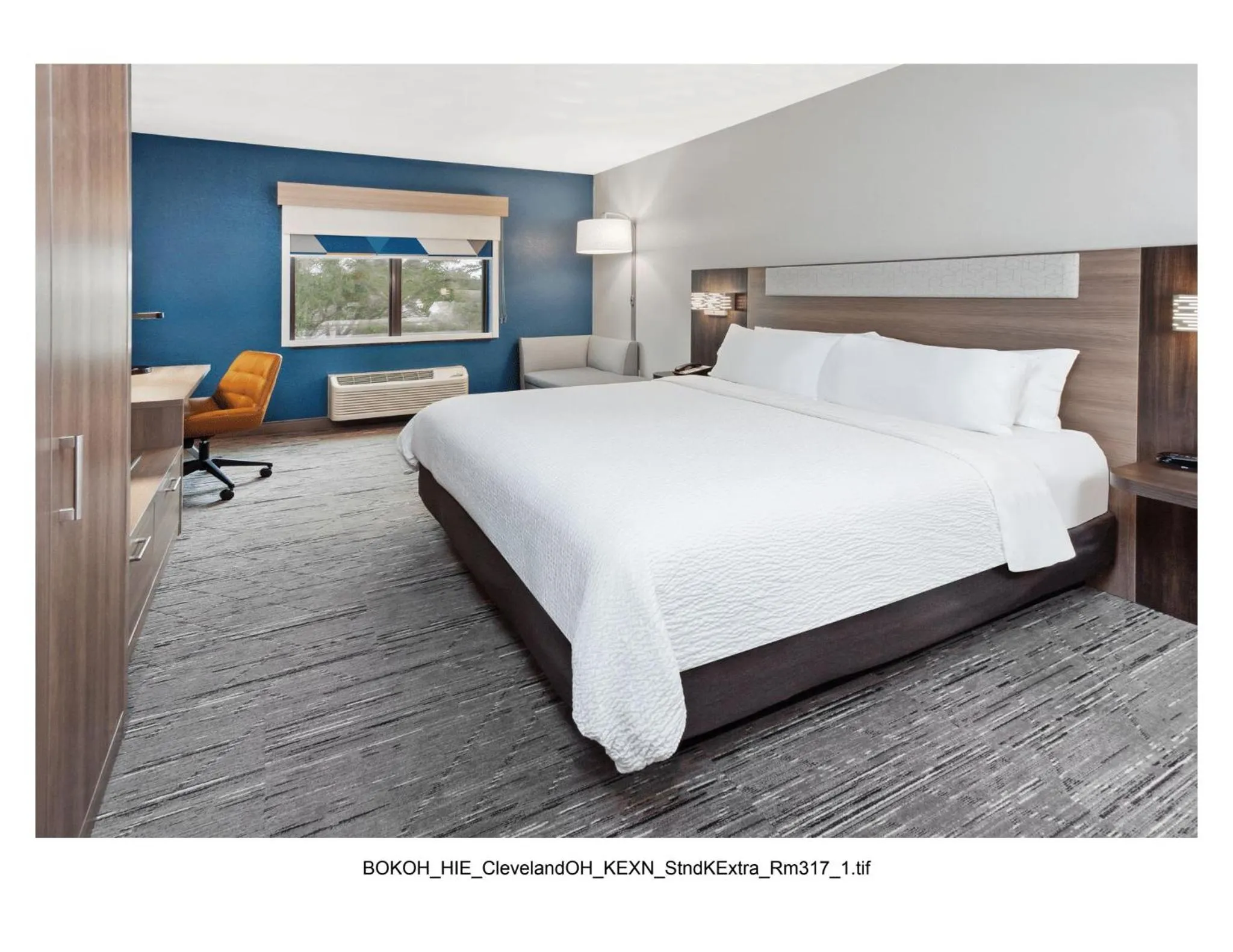 Bed in Holiday Inn Express Cleveland Airport - Brook Park by IHG