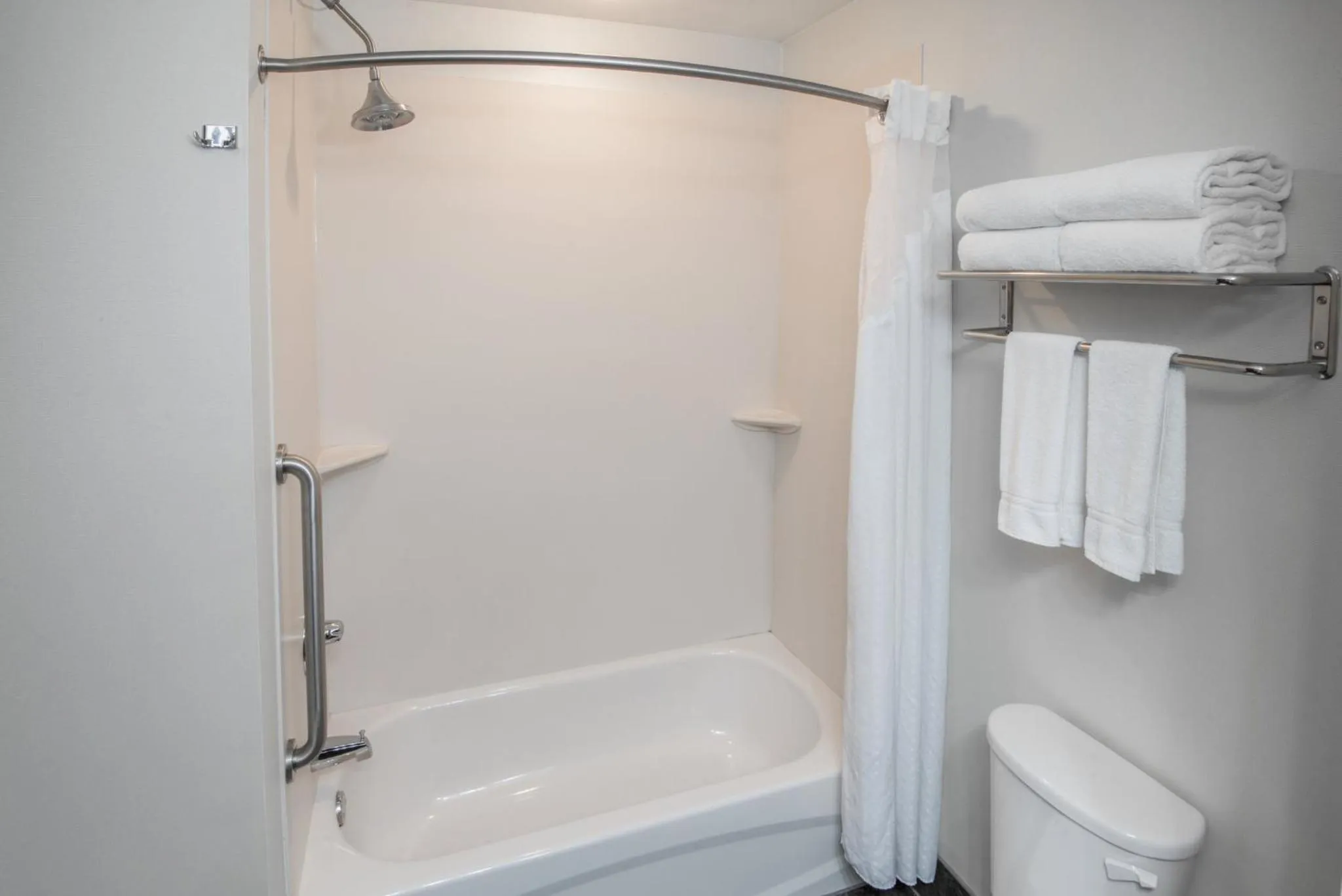 Holiday Inn Express Cleveland Airport - Brook Park by IHG