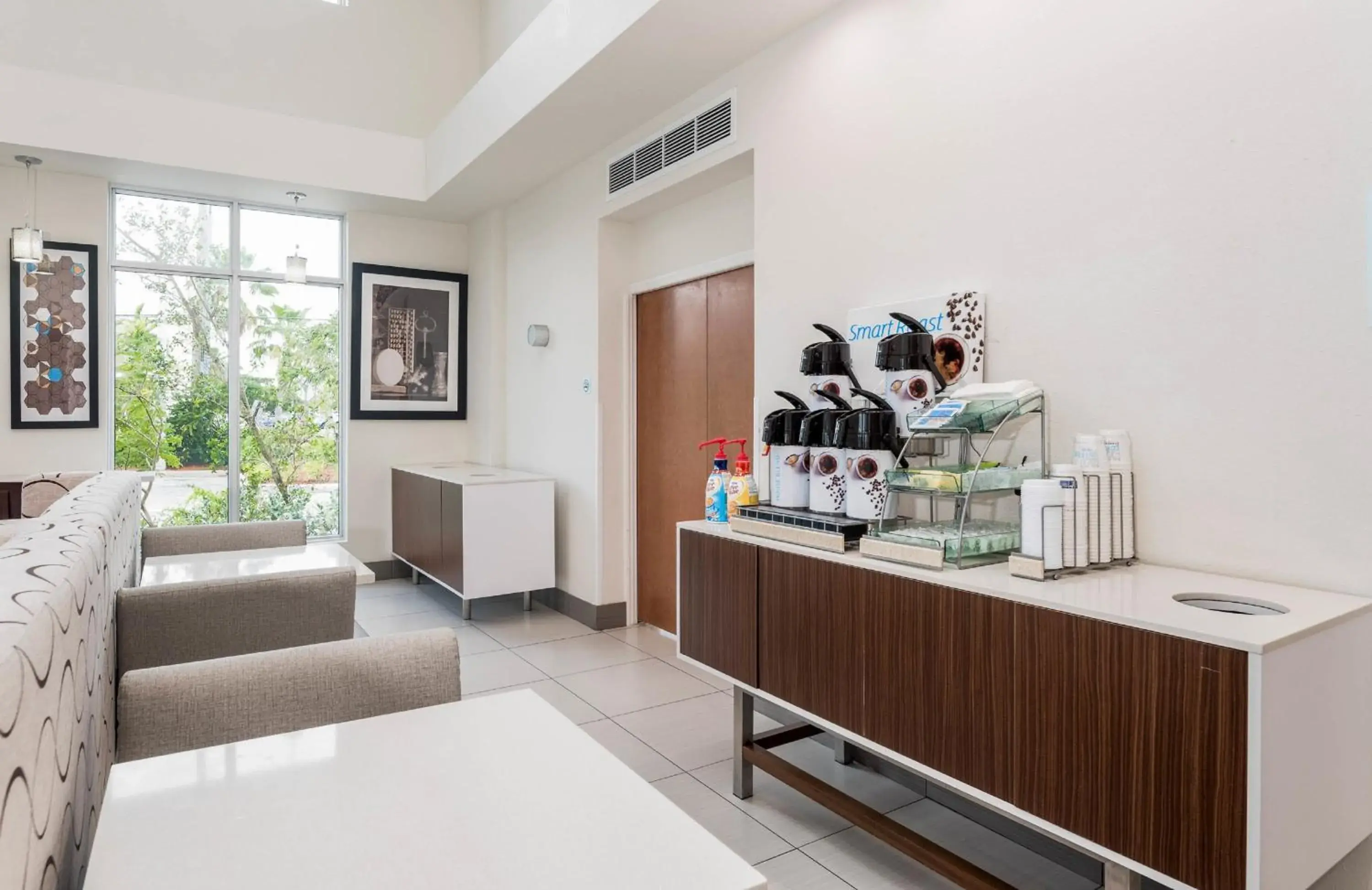 Breakfast in Holiday Inn Express & Suites Boynton Beach by IHG Breakfast in Holiday Inn Express & Suites Boynton Beach by IHG