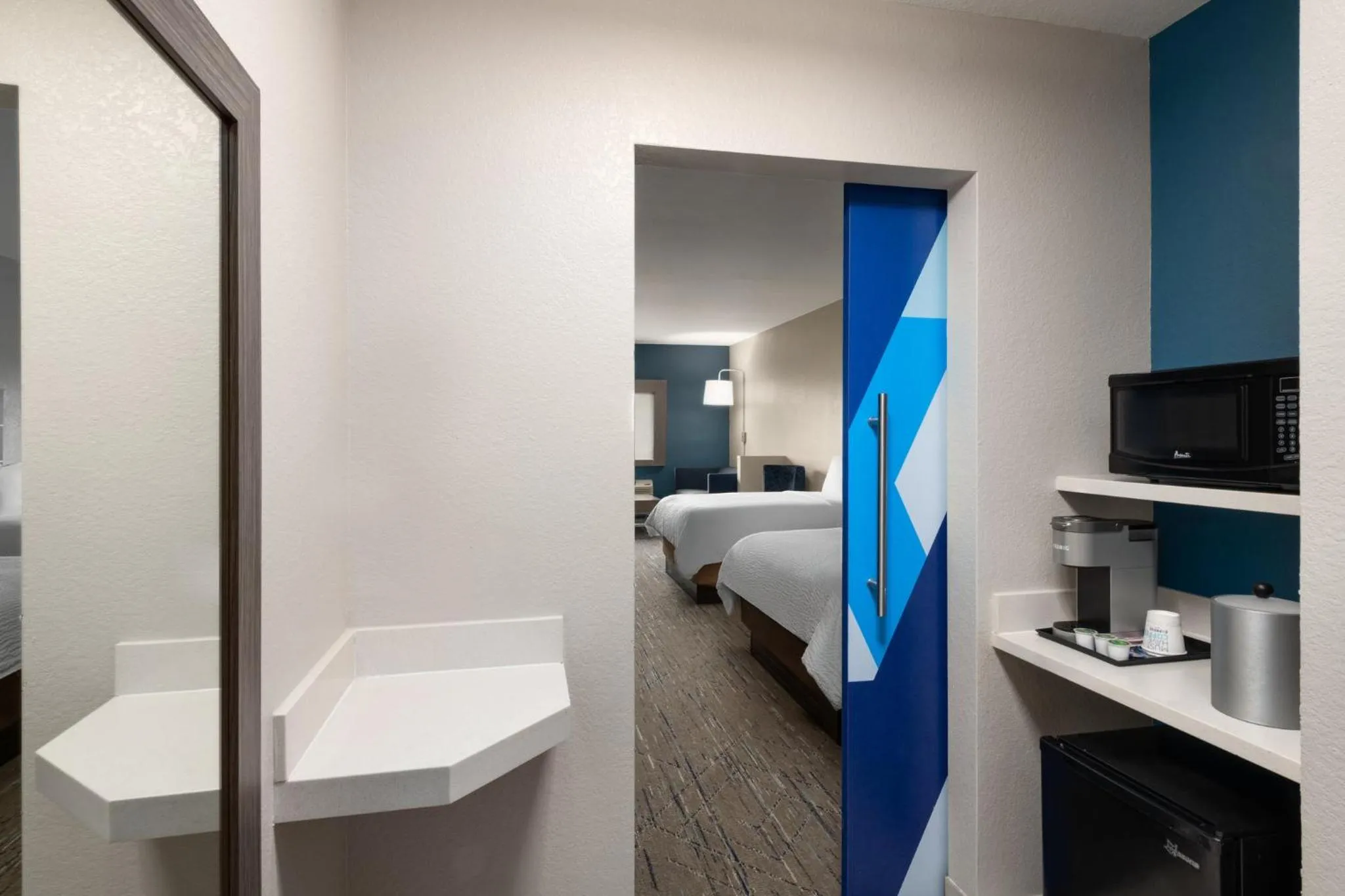 Photo of the whole room, Bed in Holiday Inn Express & Suites Boynton Beach by IHG