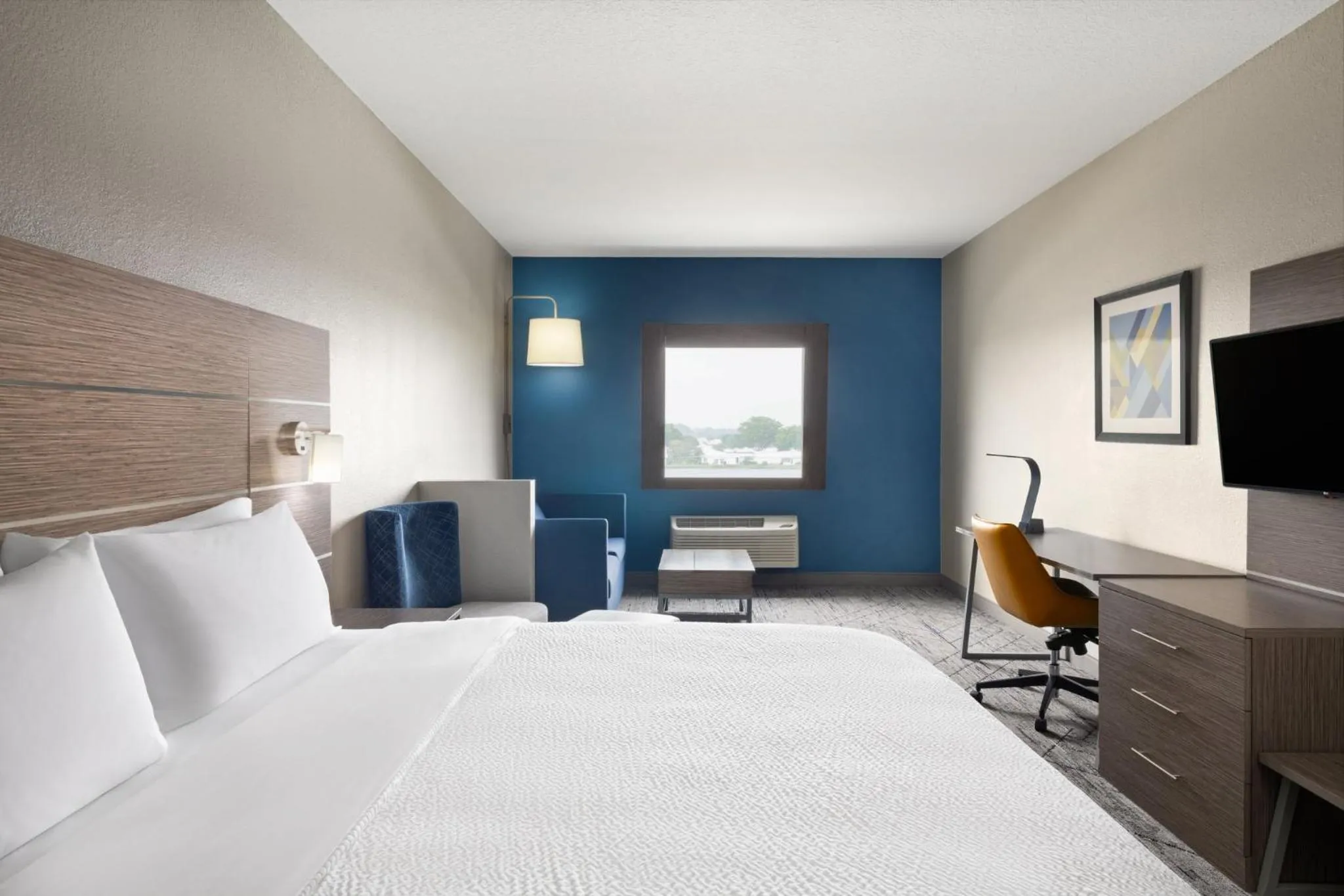 Photo of the whole room, Bed in Holiday Inn Express & Suites Boynton Beach by IHG