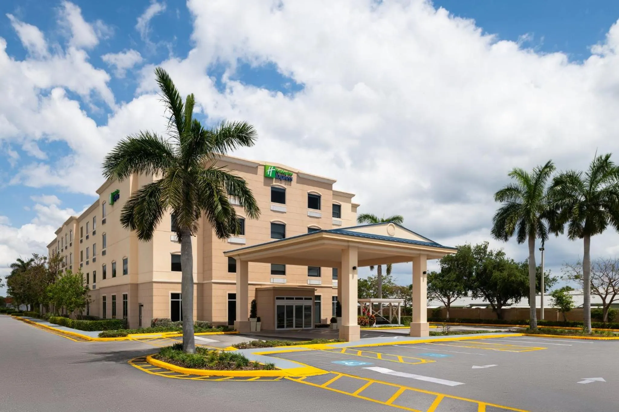 Property building in Holiday Inn Express & Suites Boynton Beach by IHG