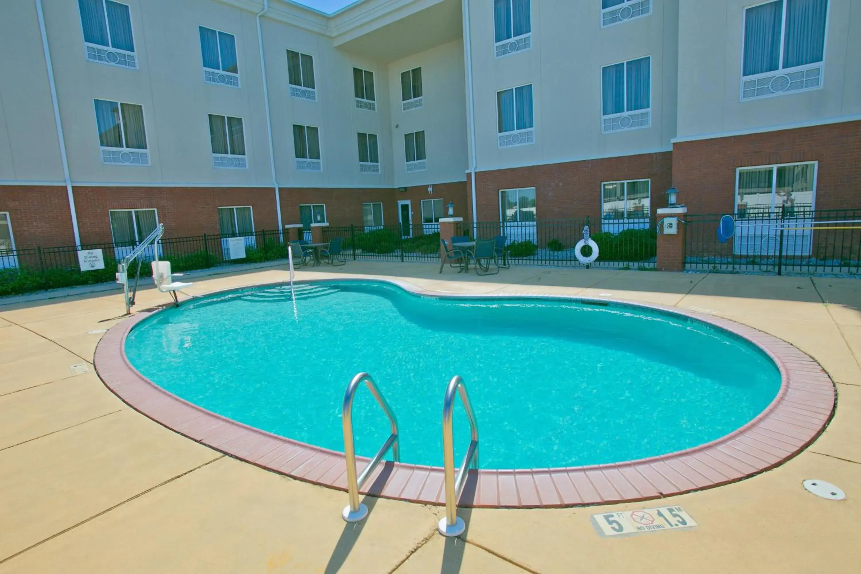 Swimming pool in Holiday Inn Express & Suites Brookhaven by IHG Swimming pool in Holiday Inn Express & Suites Brookhaven by IHG