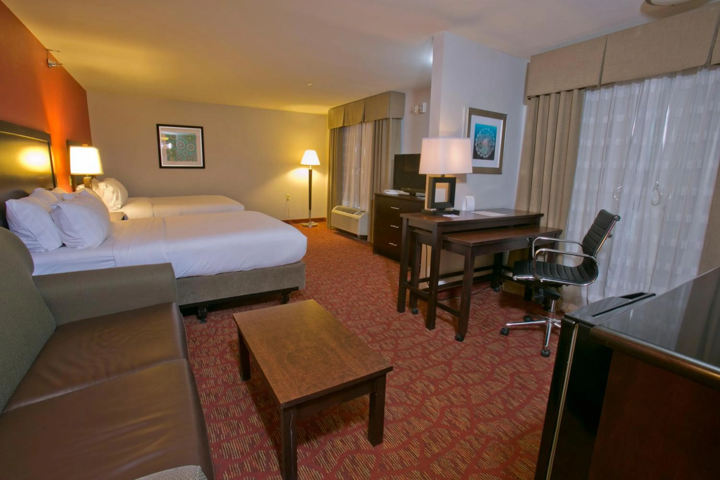 Bedroom, Bed in Holiday Inn Express & Suites Brookhaven by IHG