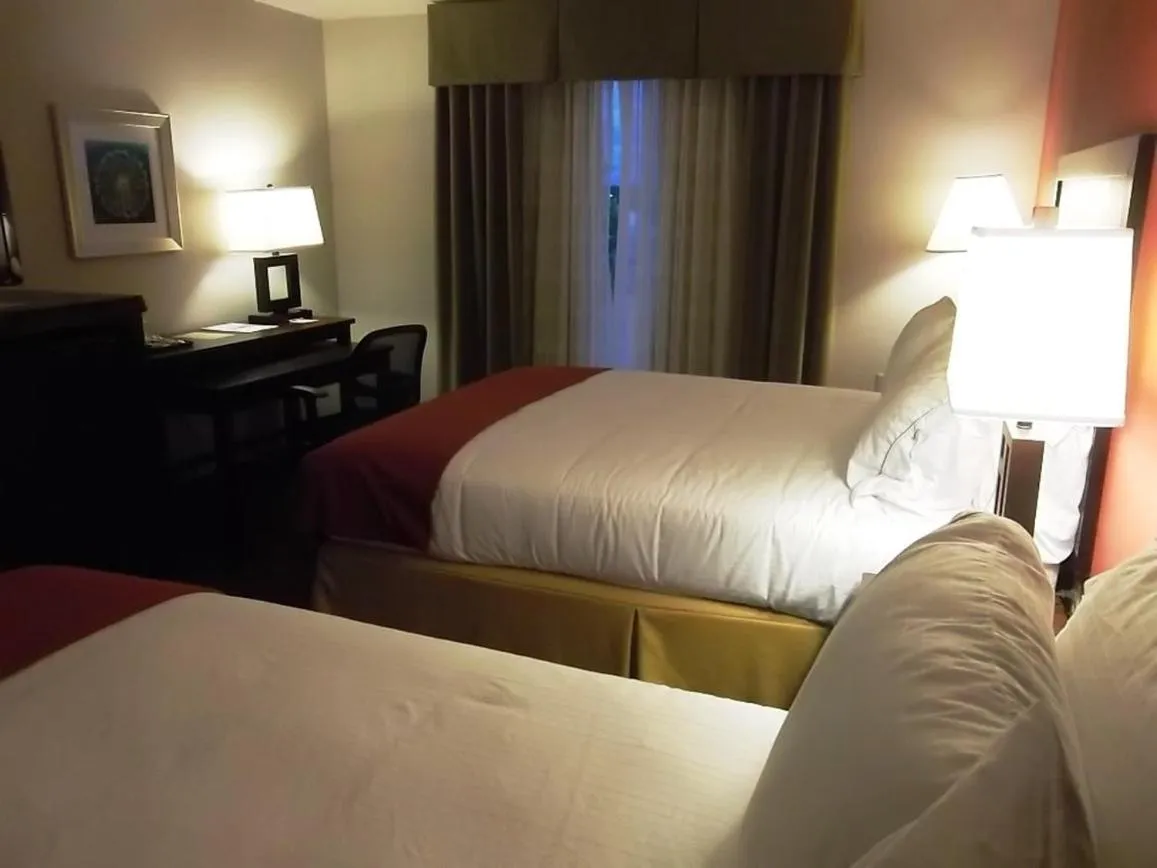Photo of the whole room, Bed in Holiday Inn Express & Suites Brookhaven by IHG