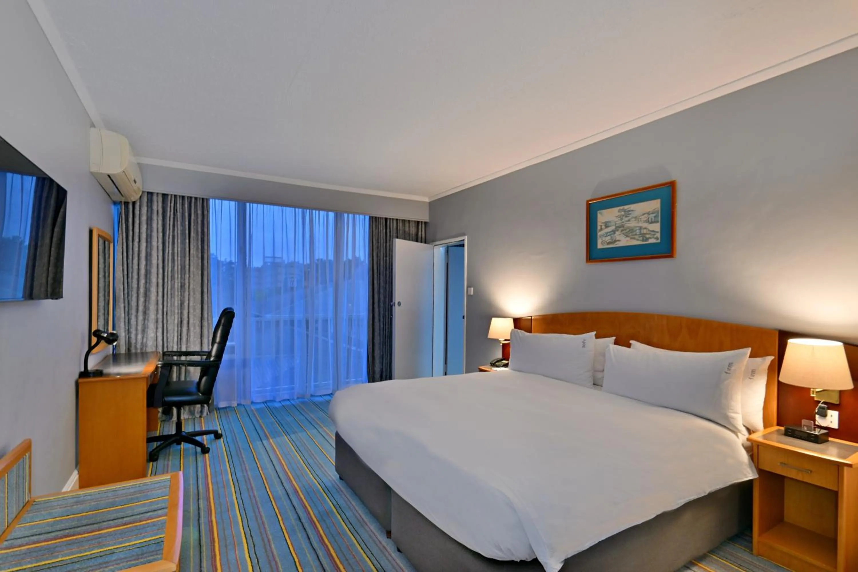 Bedroom, Bed in Holiday Inn - Bulawayo by IHG