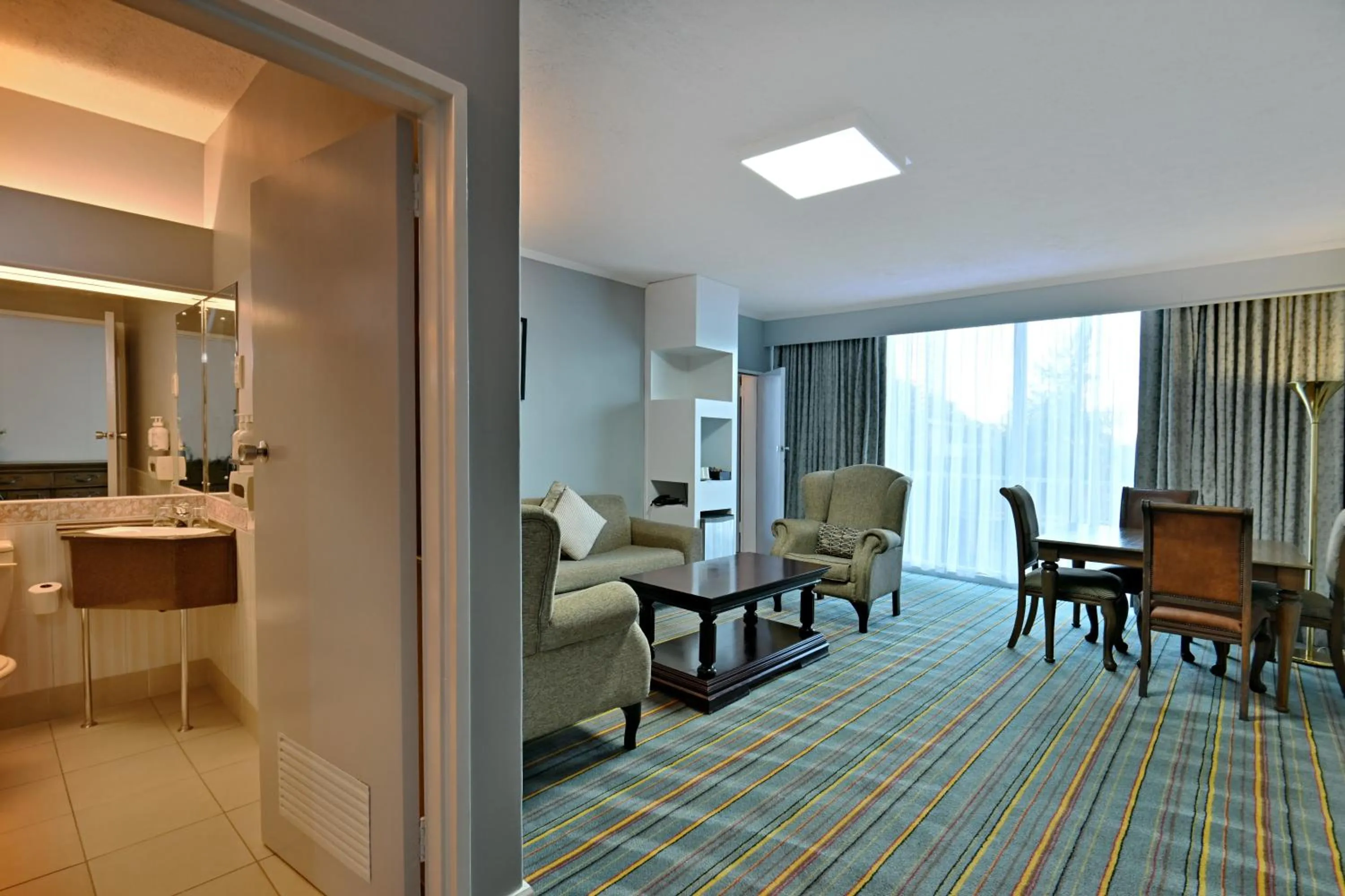 Lounge or bar in Holiday Inn - Bulawayo by IHG