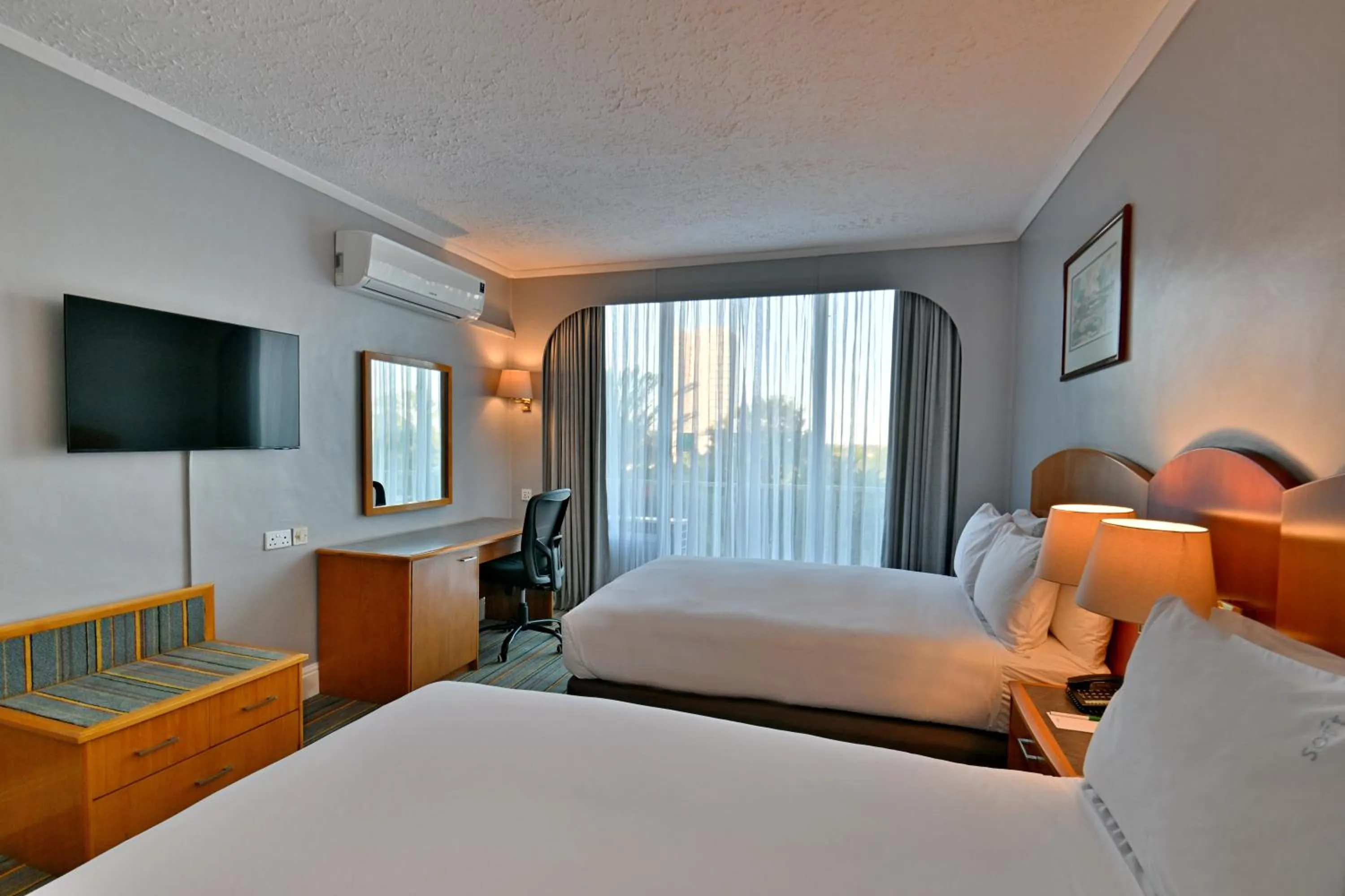 Bedroom, Bed in Holiday Inn - Bulawayo by IHG