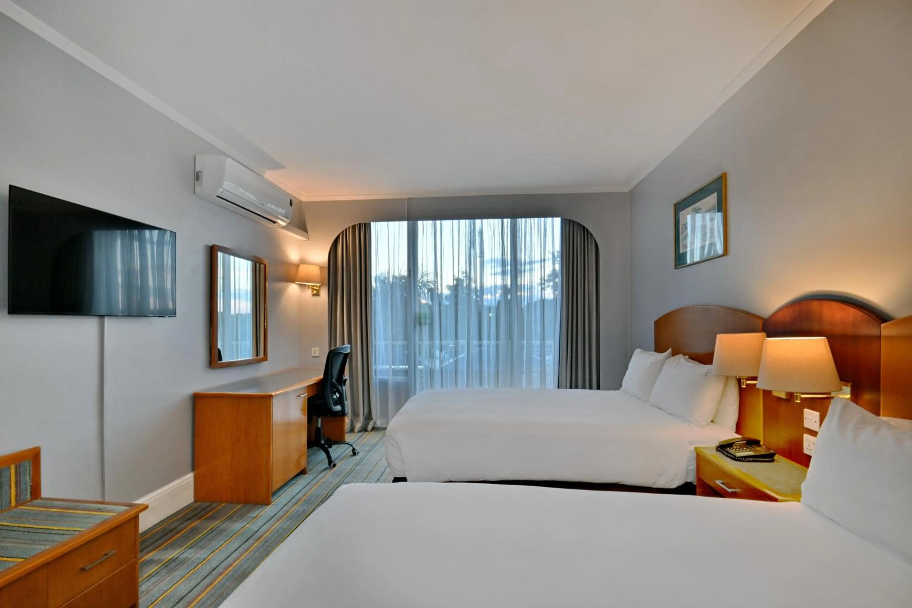 Bedroom, Bed in Holiday Inn - Bulawayo by IHG