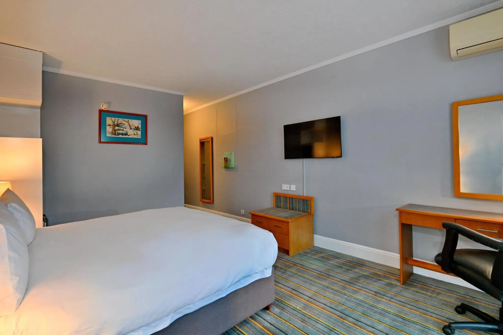 Photo of the whole room, Bed in Holiday Inn - Bulawayo by IHG