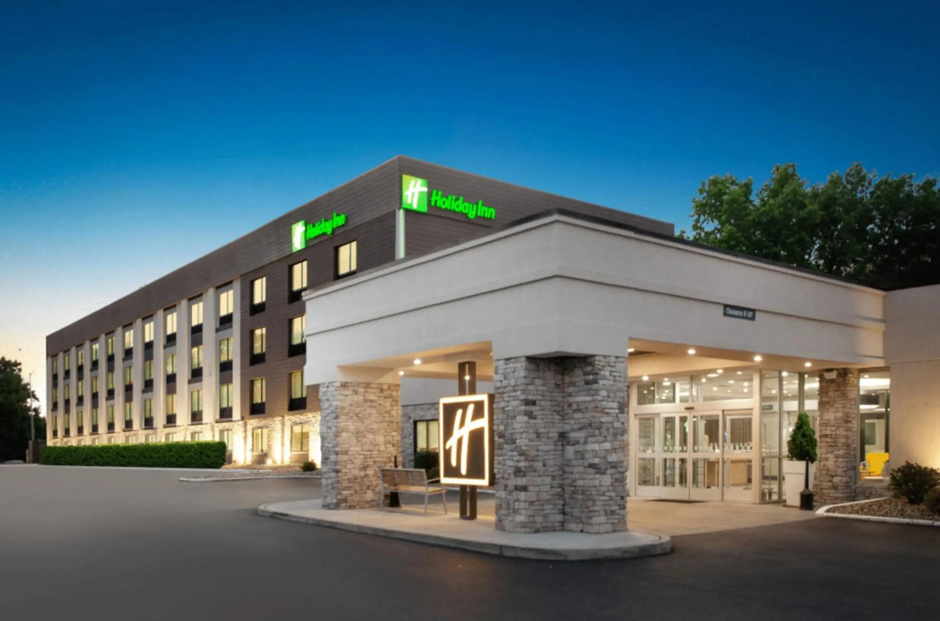 Property building in Holiday Inn Cleveland-Mayfield by IHG Property building in Holiday Inn Cleveland-Mayfield by IHG