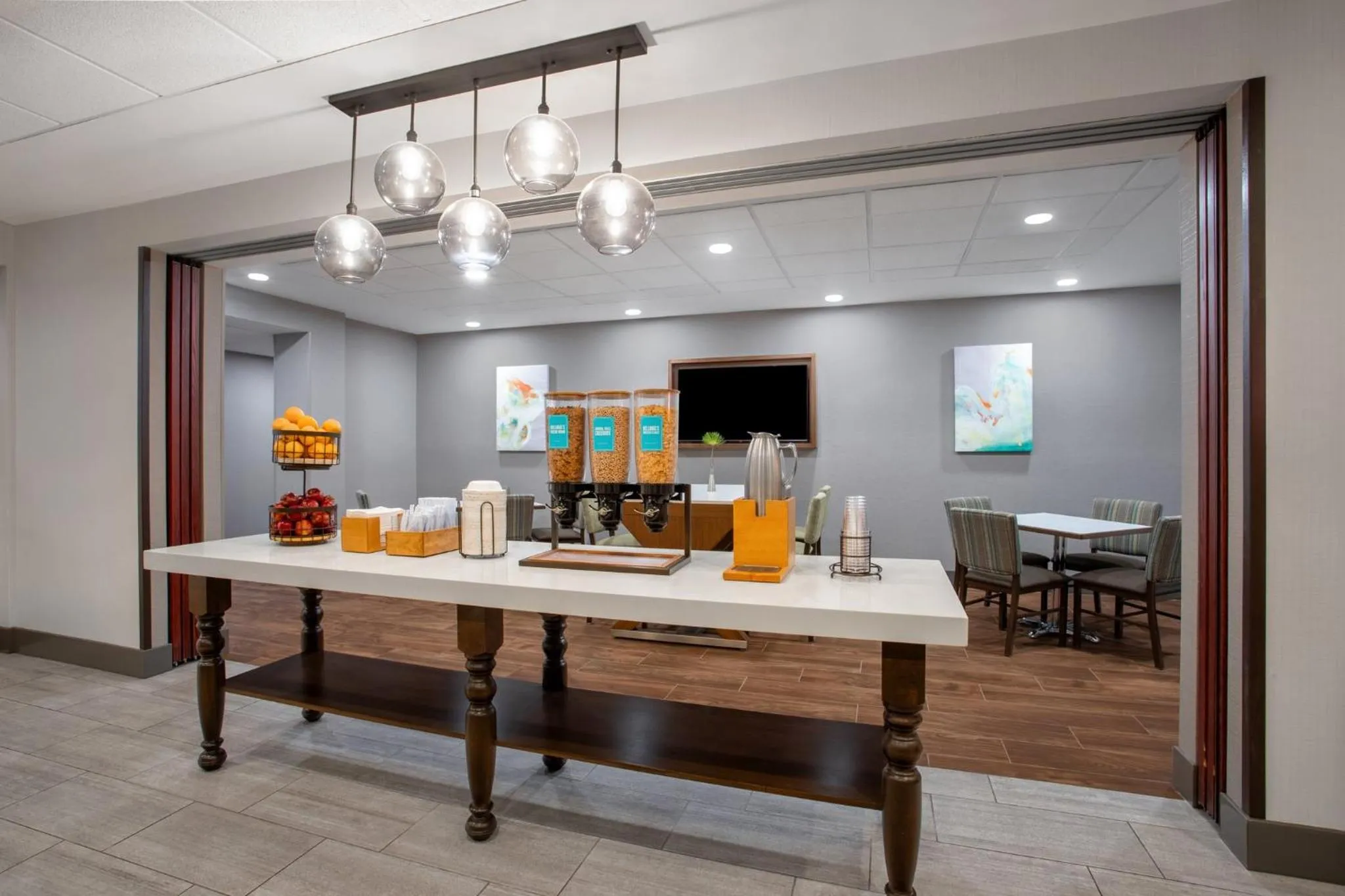 Breakfast in Holiday Inn Express & Suites Clinton by IHG