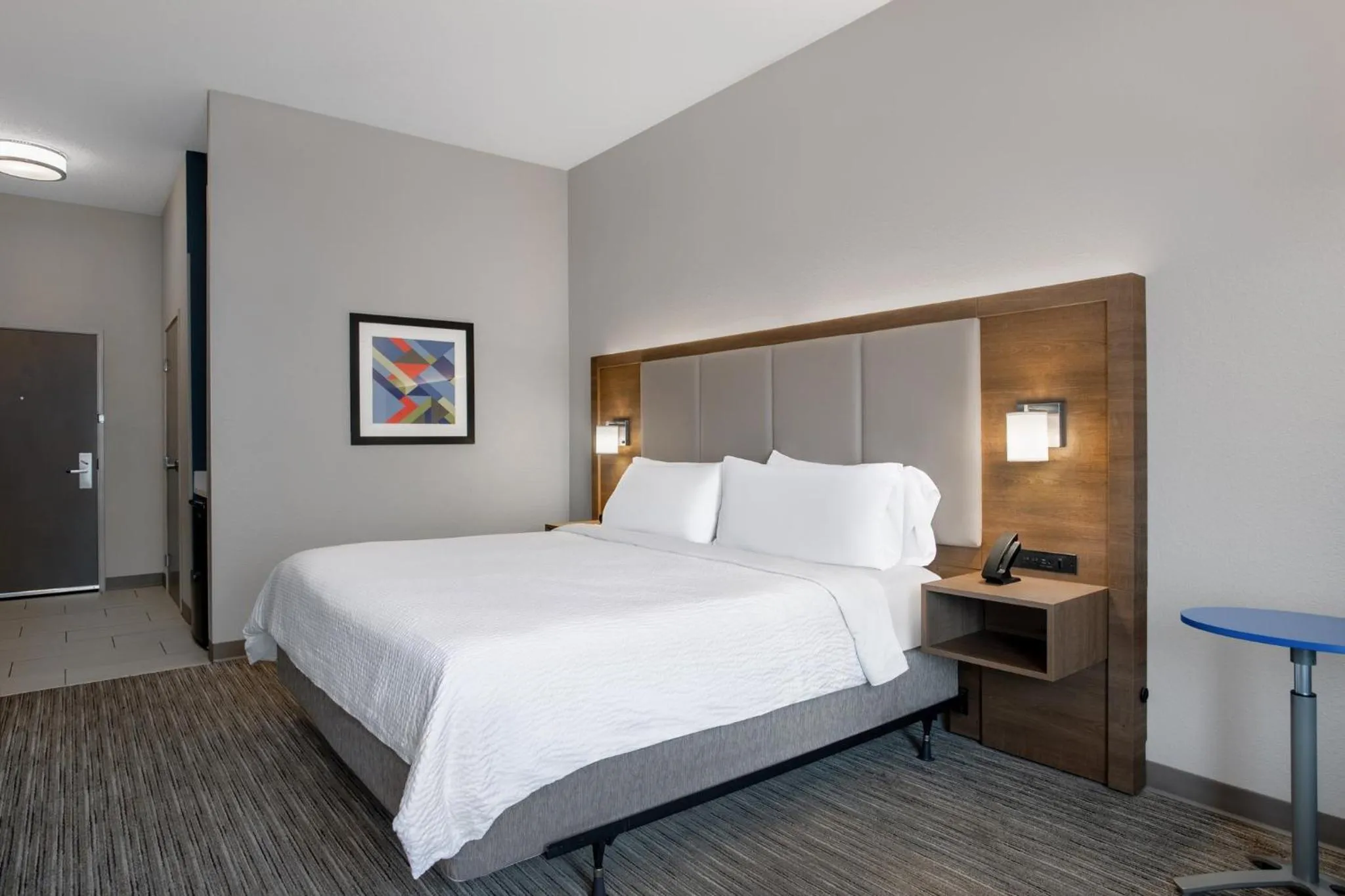 Photo of the whole room, Bed in Holiday Inn Express & Suites Clinton by IHG