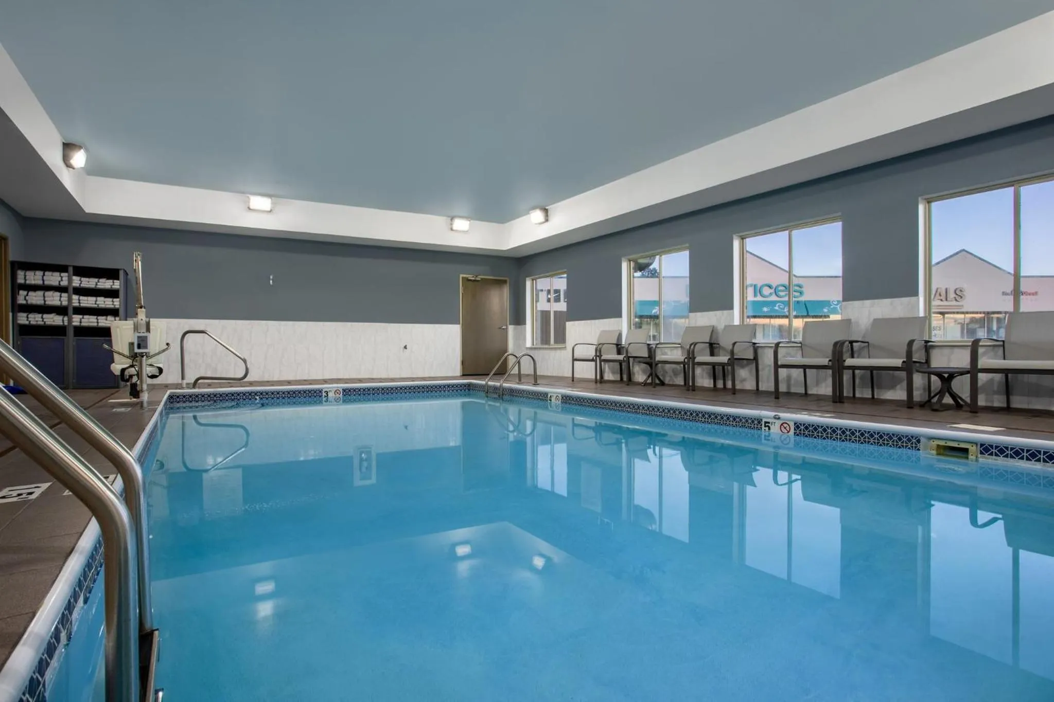 Swimming pool in Holiday Inn Express & Suites Clinton by IHG