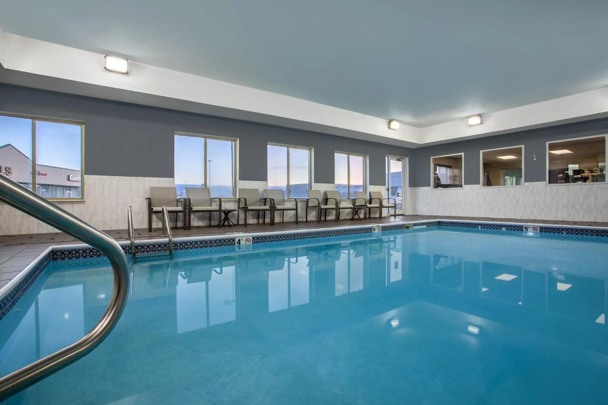 Swimming pool in Holiday Inn Express & Suites Clinton by IHG