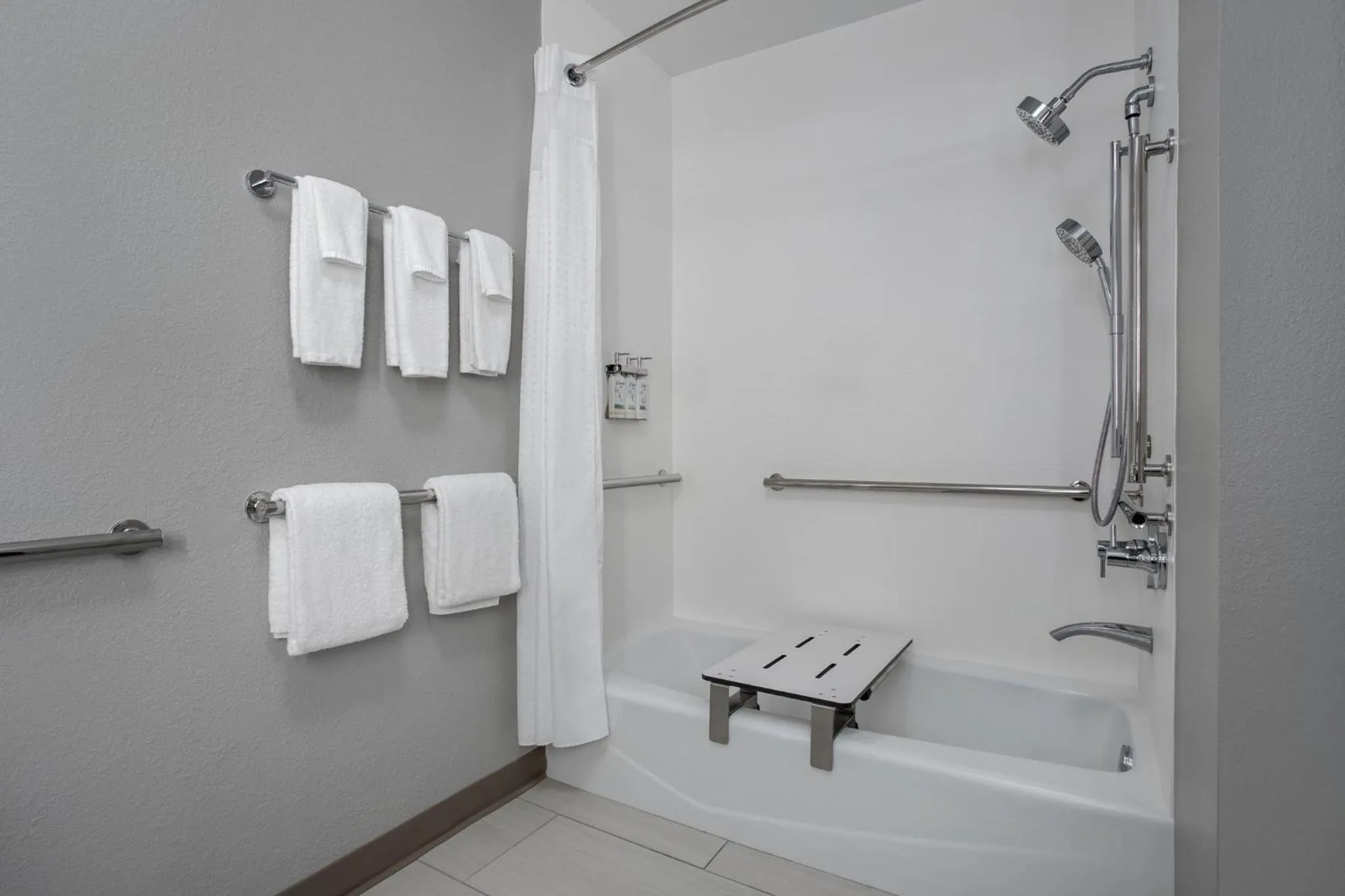 Photo of the whole room in Holiday Inn Express & Suites Clinton by IHG