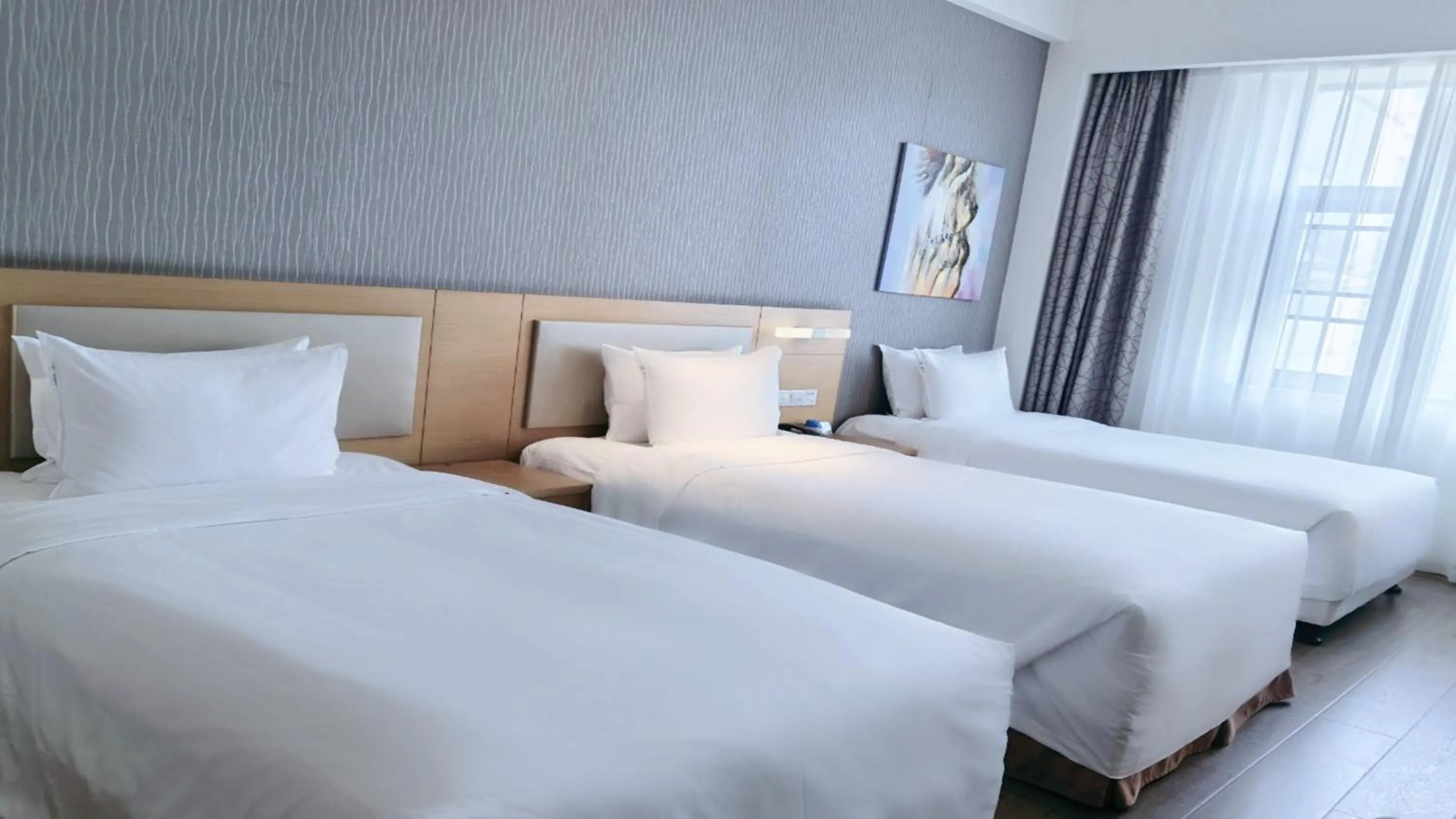 Bed in Holiday Inn Express Chengdu Huanhuaxi by IHG-Near Jinsha Site Musem,Near Wuhou Temple Museum,Welcome drinks,Free gym,Free self-service laundry