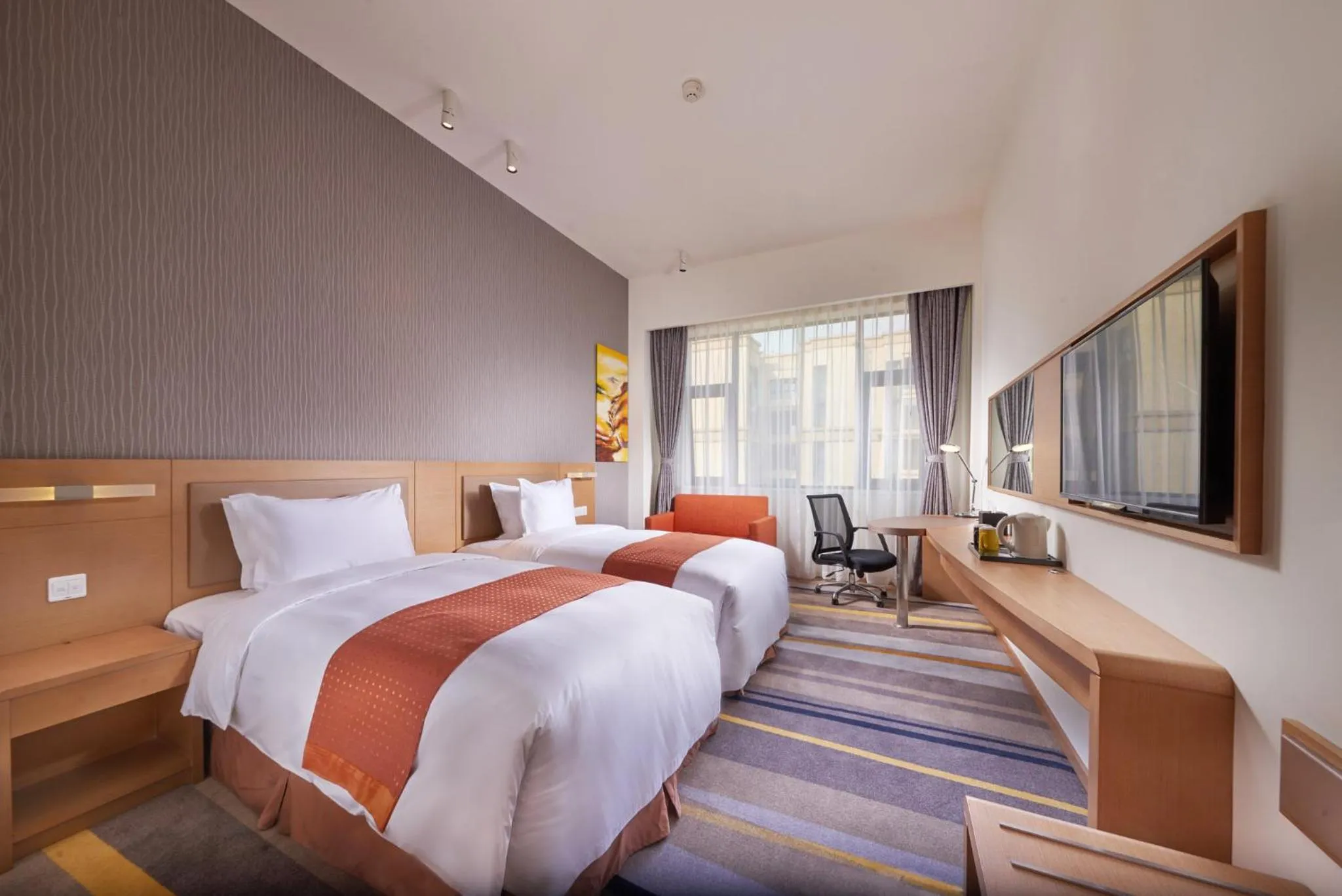Photo of the whole room, Bed in Holiday Inn Express Chengdu Huanhuaxi by IHG-Near Jinsha Site Musem,Near Wuhou Temple Museum,Welcome drinks,Free gym,Free self-service laundry