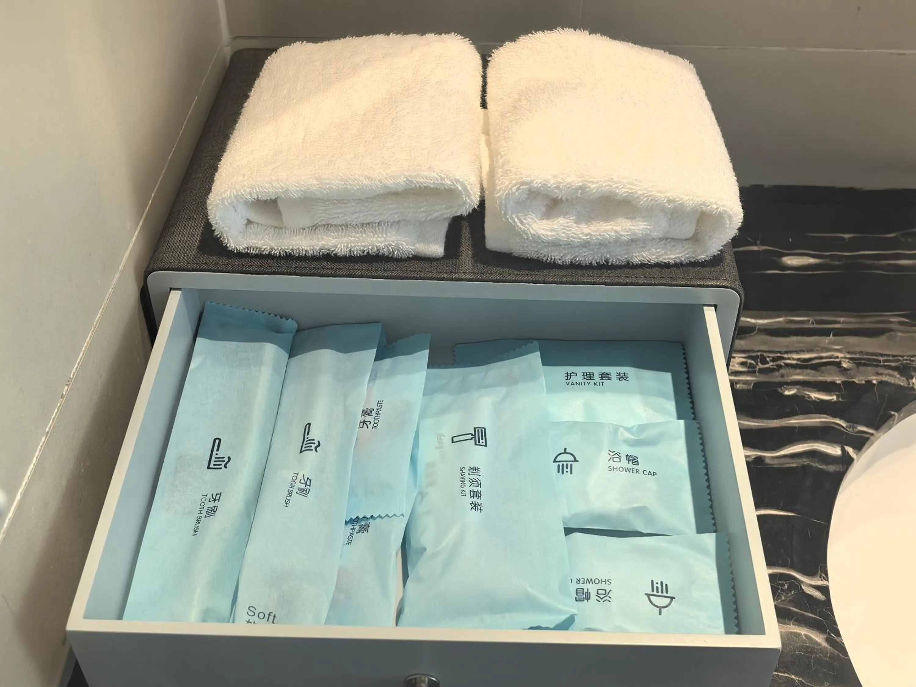 Bathroom in Holiday Inn Express Chengdu Huanhuaxi by IHG-Near Jinsha Site Musem,Near Wuhou Temple Museum,Welcome drinks,Free gym,Free self-service laundry