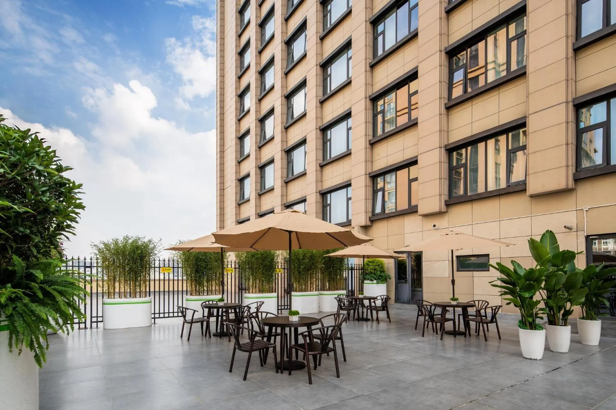 Area and facilities in Holiday Inn Express Chengdu Huanhuaxi by IHG-Near Jinsha Site Musem,Near Wuhou Temple Museum,Welcome drinks,Free gym,Free self-service laundry