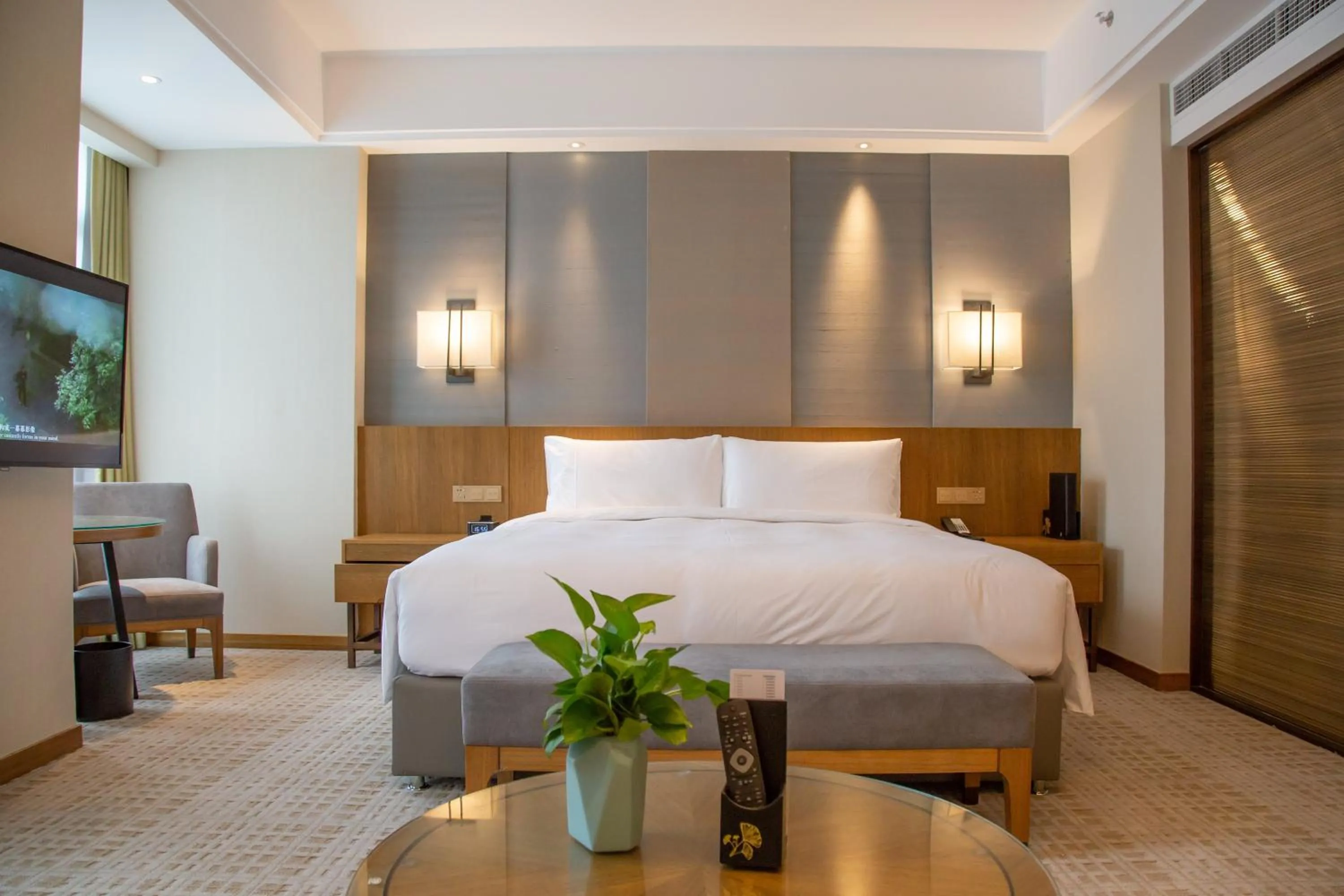 Photo of the whole room, Bed in InterContinental Sancha Lake by IHG