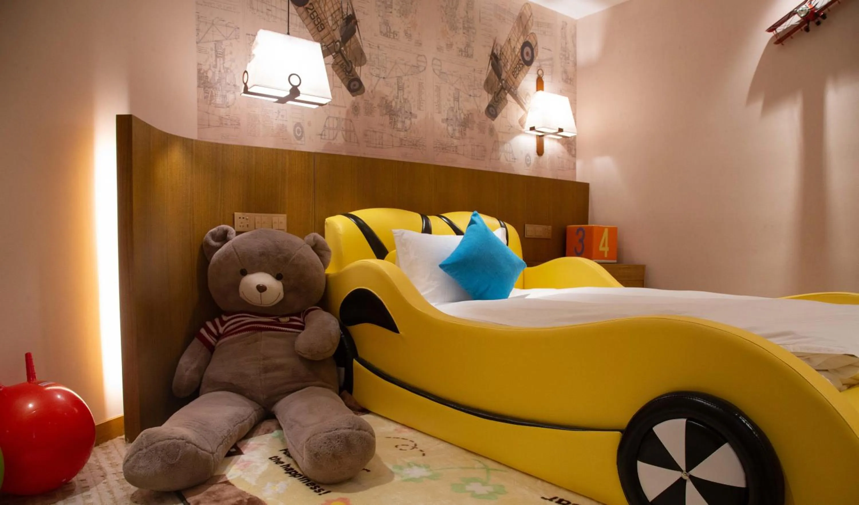 Photo of the whole room, Bed in InterContinental Sancha Lake by IHG