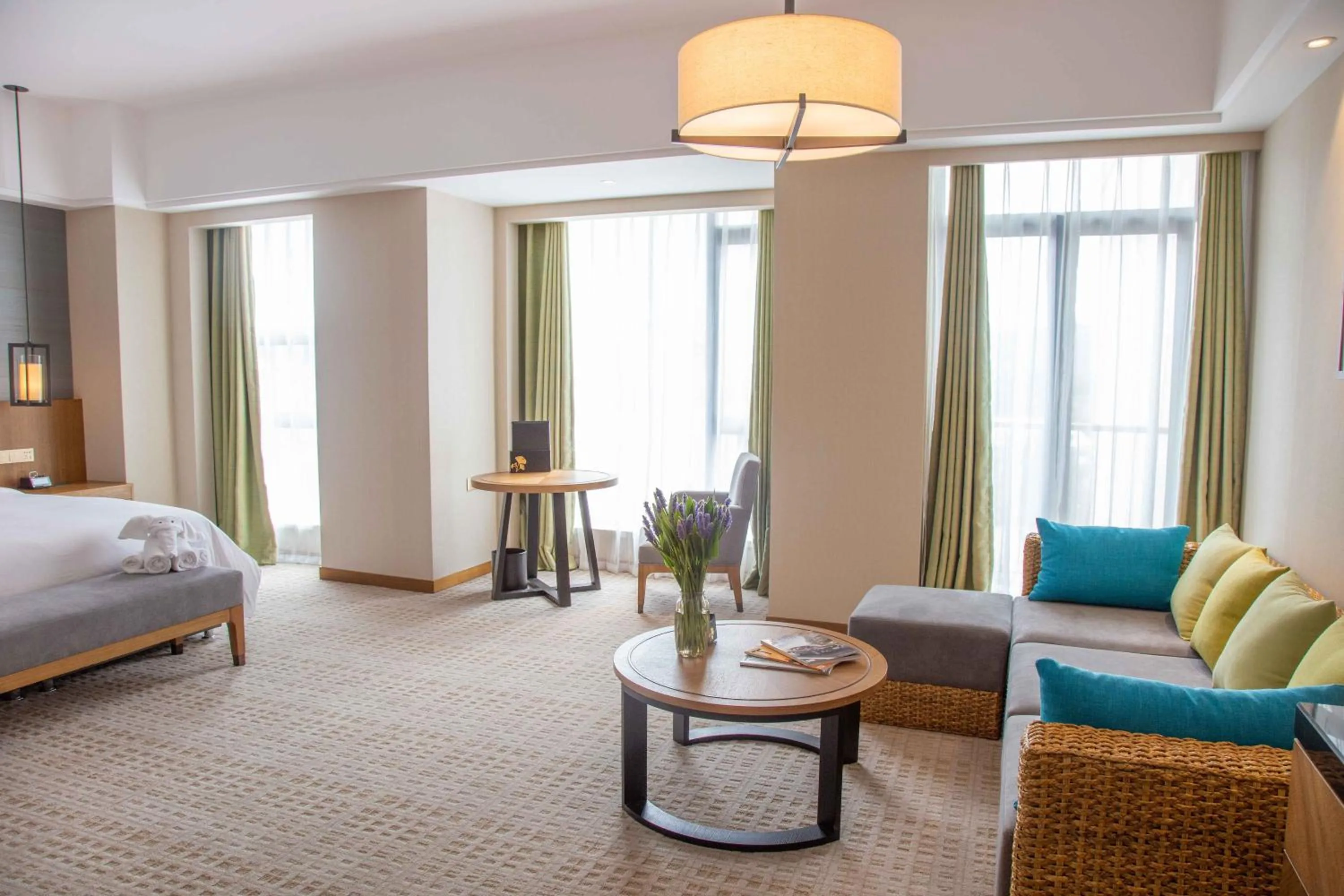 Photo of the whole room, Bed in InterContinental Sancha Lake by IHG