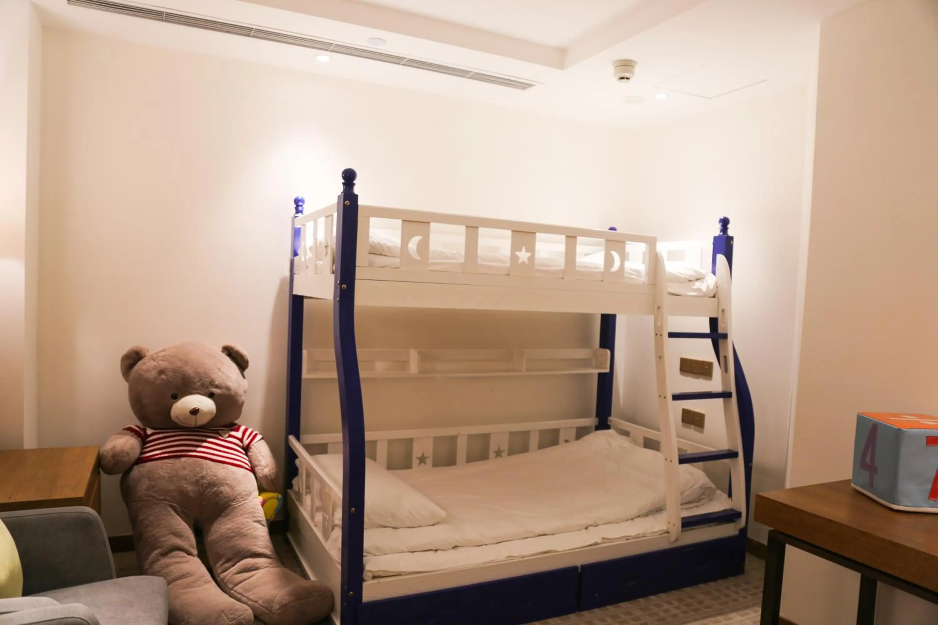 Photo of the whole room, Bed in InterContinental Sancha Lake by IHG