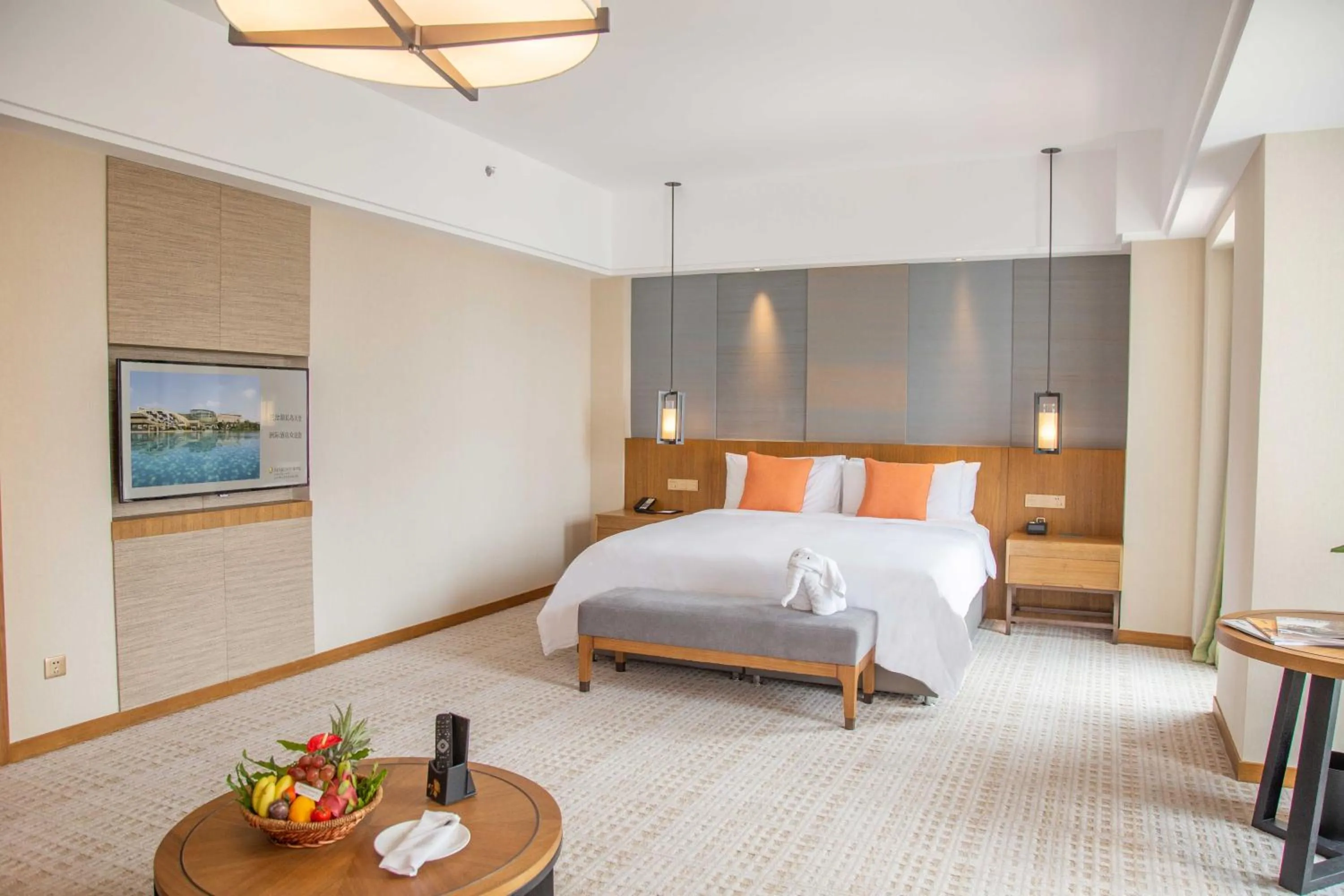 Photo of the whole room, Bed in InterContinental Sancha Lake by IHG