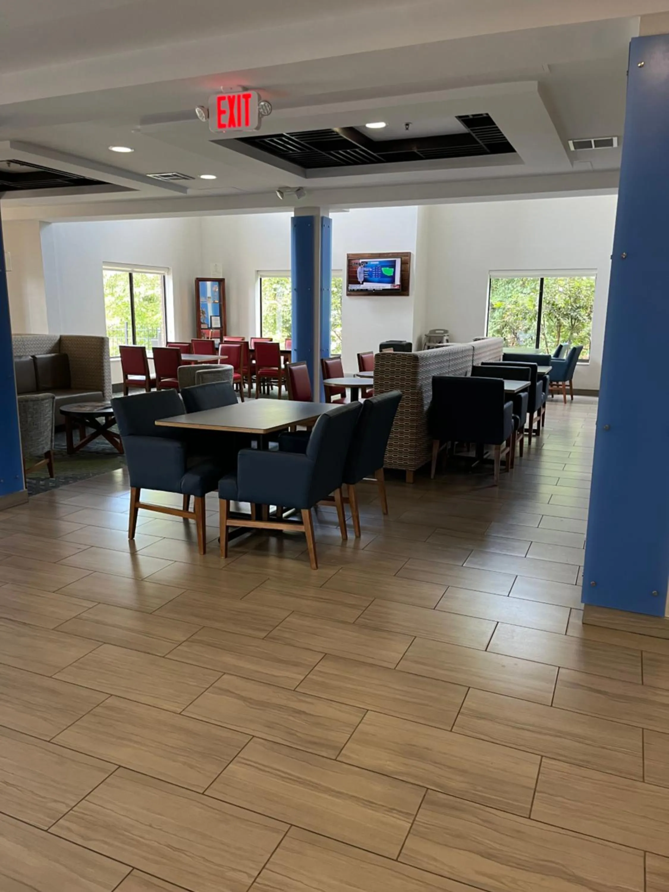 Breakfast in Holiday Inn Express & Suites Culpeper by IHG