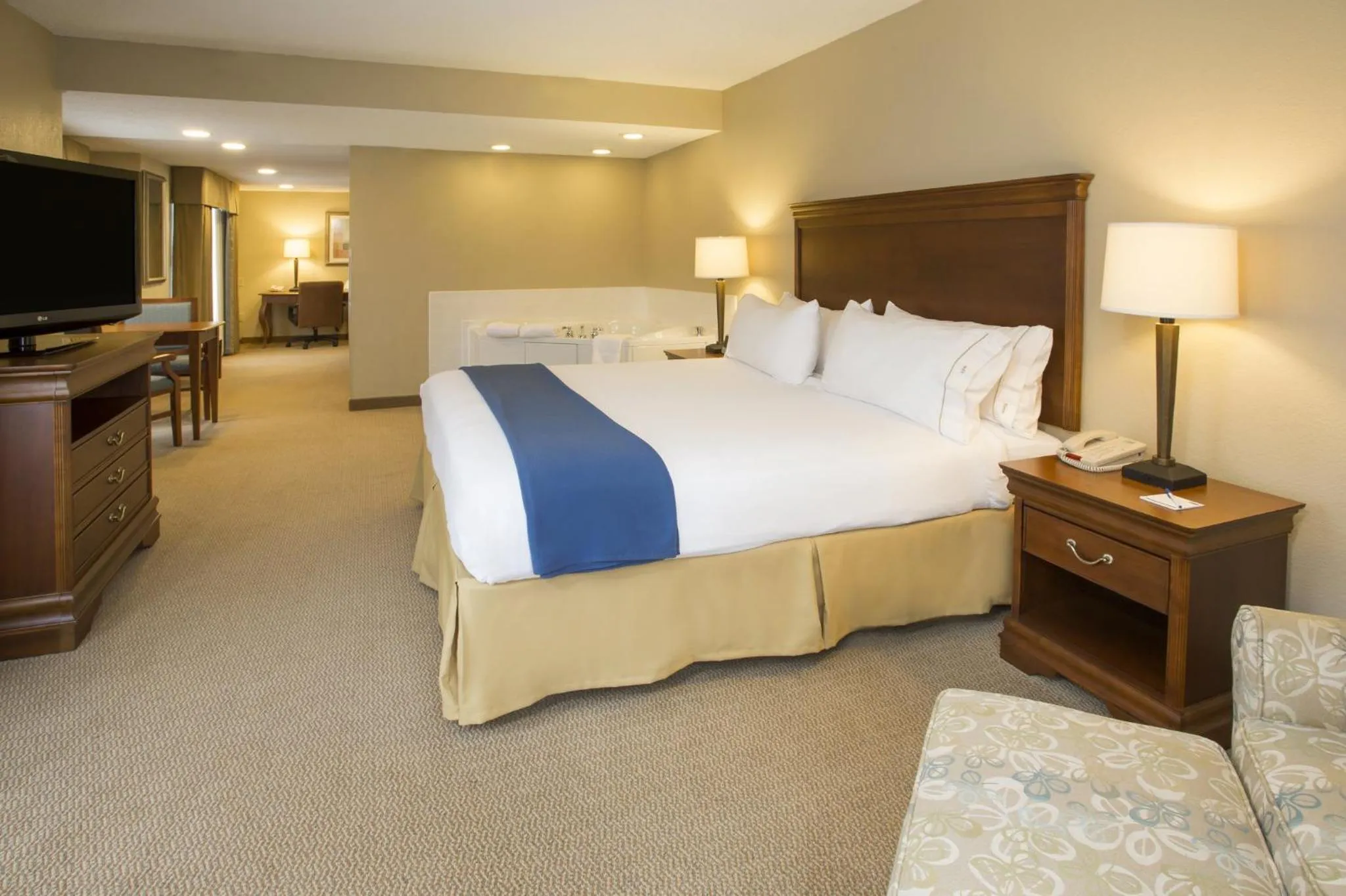 Photo of the whole room, Bed in Holiday Inn Express & Suites Culpeper by IHG