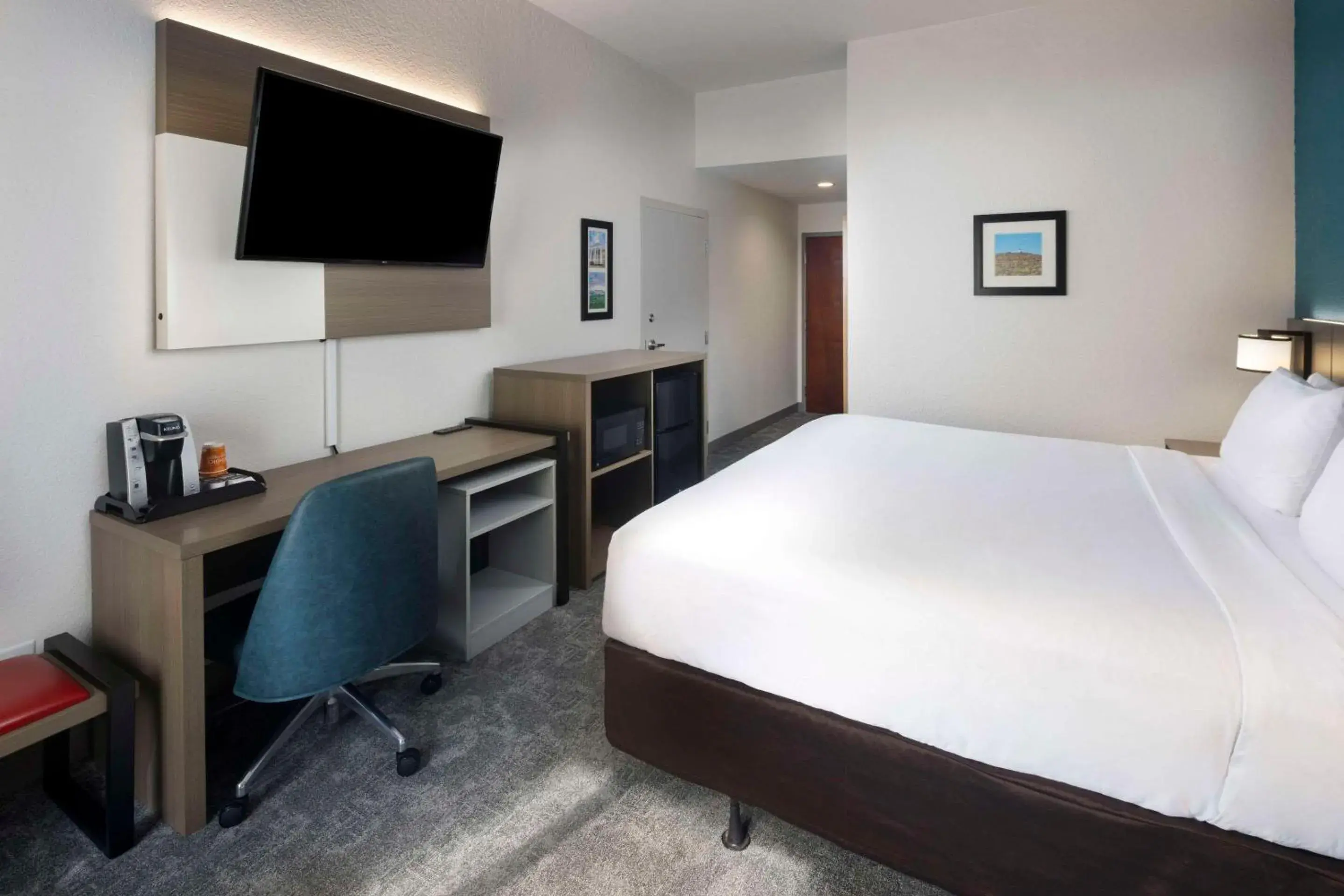 Bedroom, Bed in Comfort Inn & Suites Dahlonega University Area Bedroom, Bed in Comfort Inn & Suites Dahlonega University Area