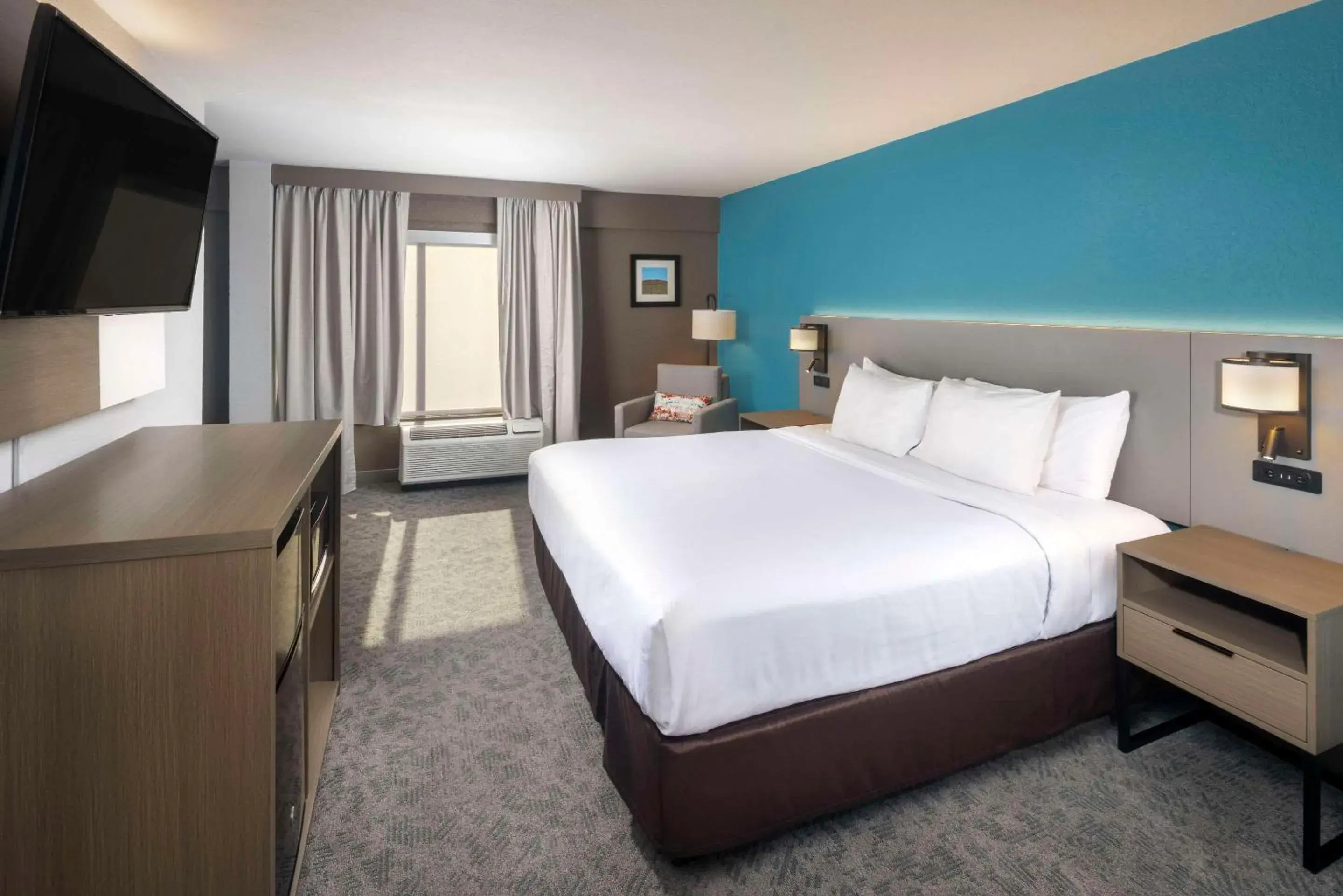 Bedroom, Bed in Comfort Inn & Suites Dahlonega University Area Bedroom, Bed in Comfort Inn & Suites Dahlonega University Area