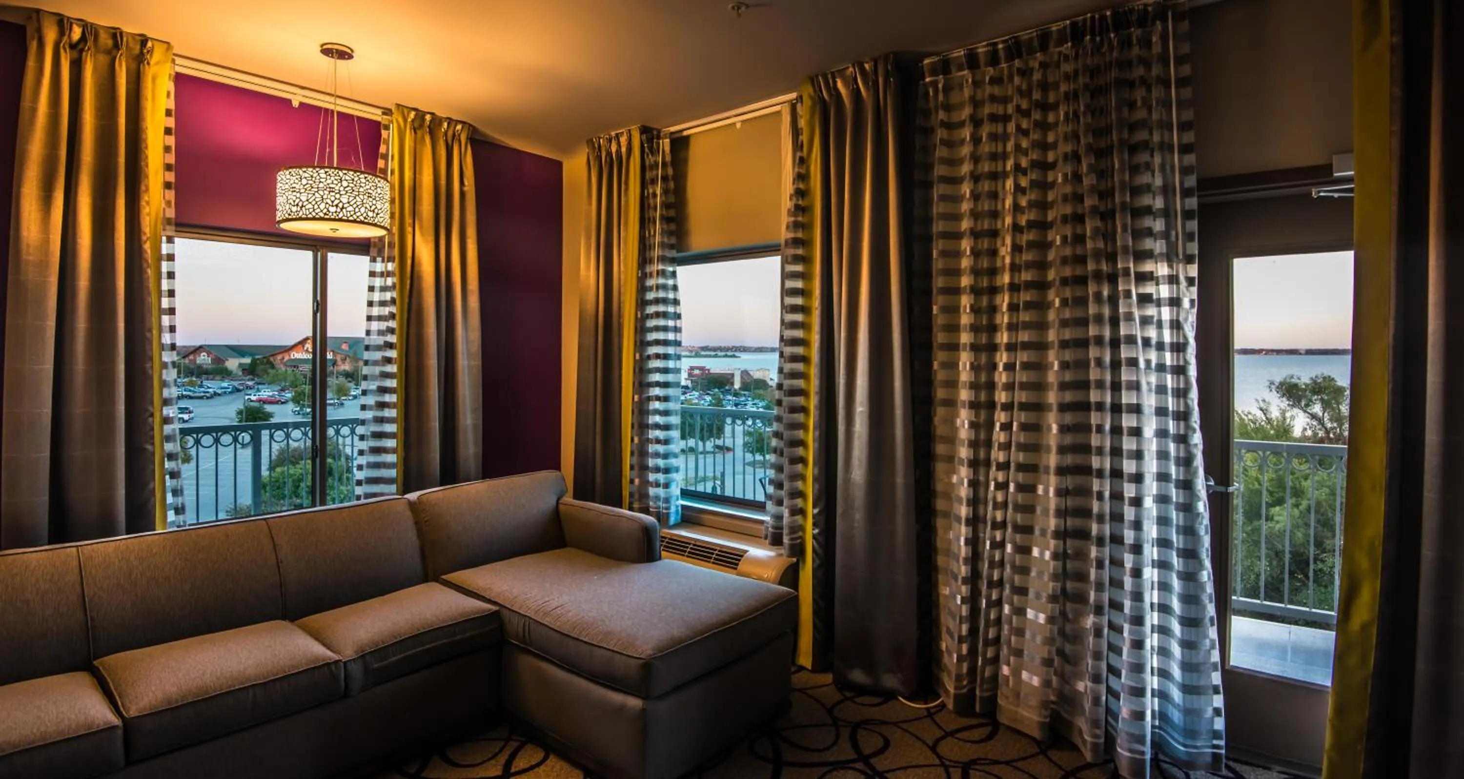 Seating area in Holiday Inn Express & Suites Garland E - Lake Hubbard I30 by IHG