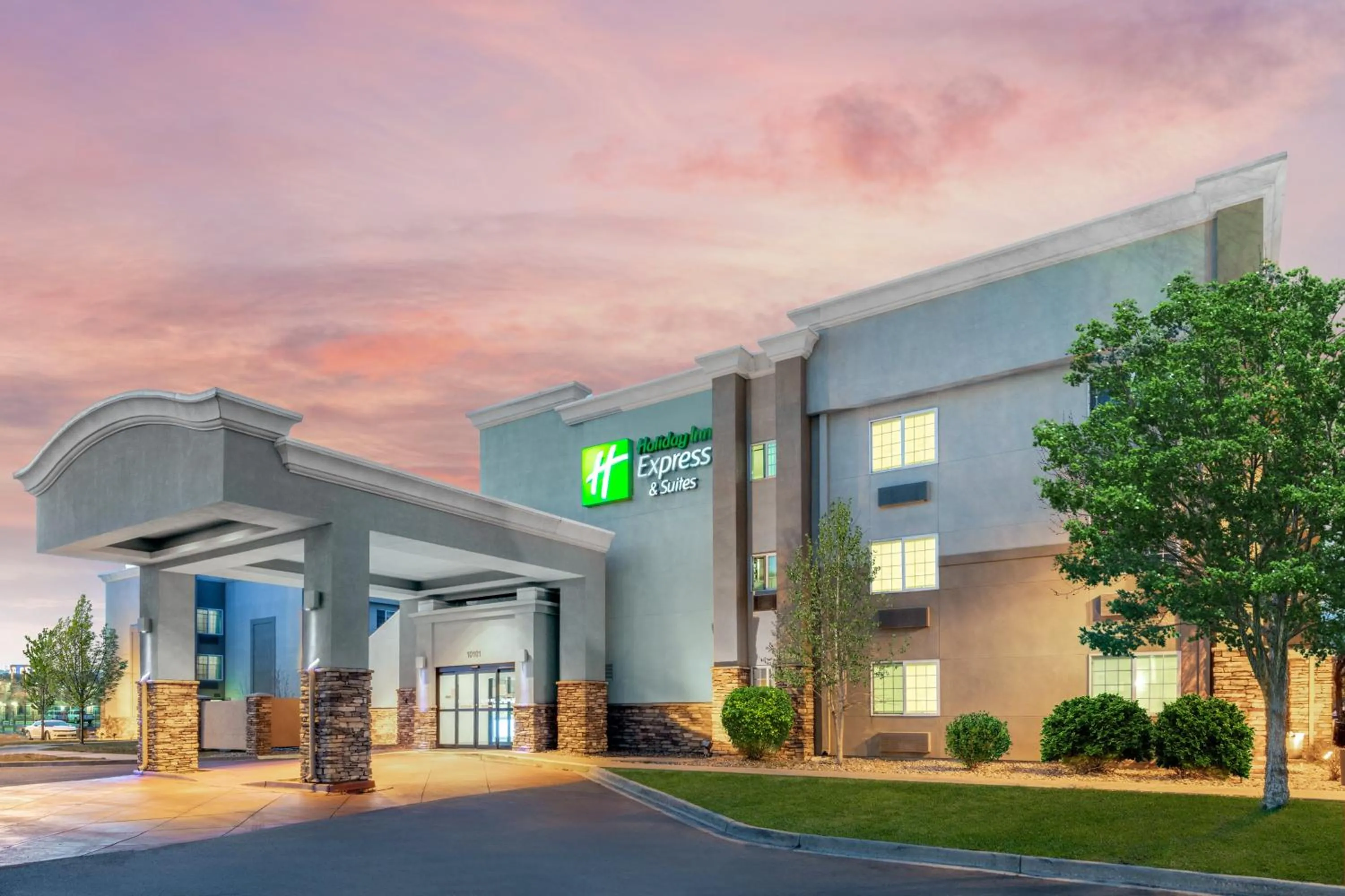 Property building in Holiday Inn Express & Suites Wheat Ridge-Denver West by IHG