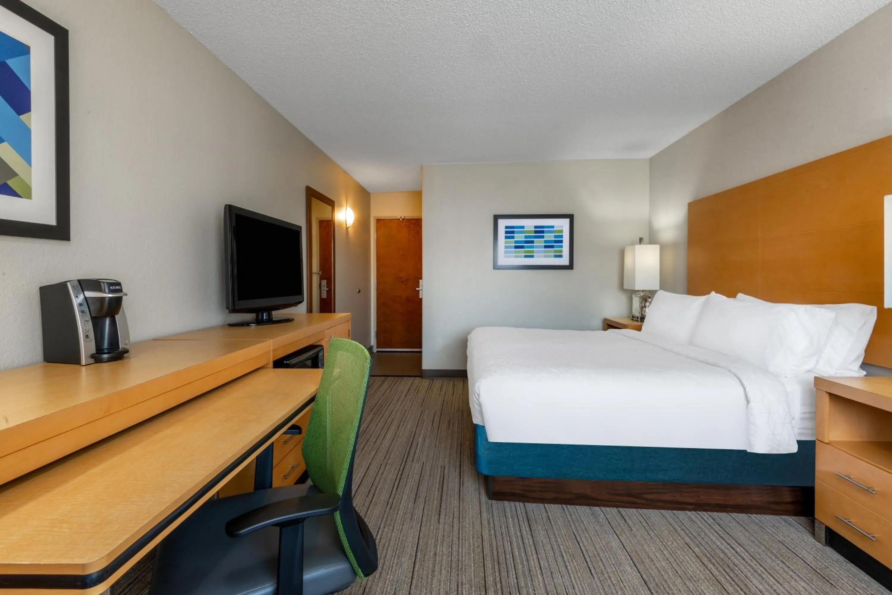 Photo of the whole room, Bed in Holiday Inn Express & Suites Wheat Ridge-Denver West by IHG
