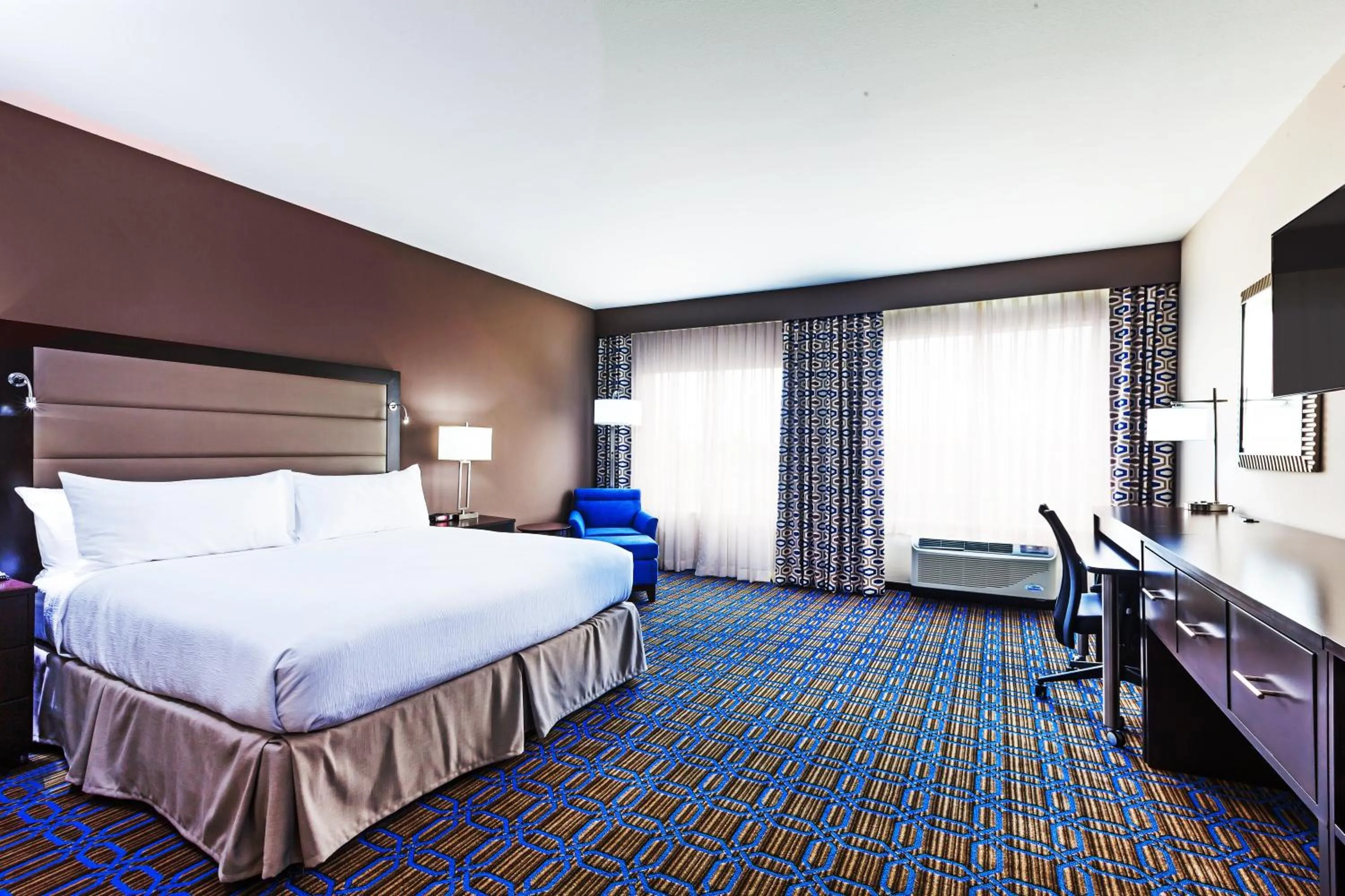 Photo of the whole room, Bed in Clarion Hotel The Colony - Plano West