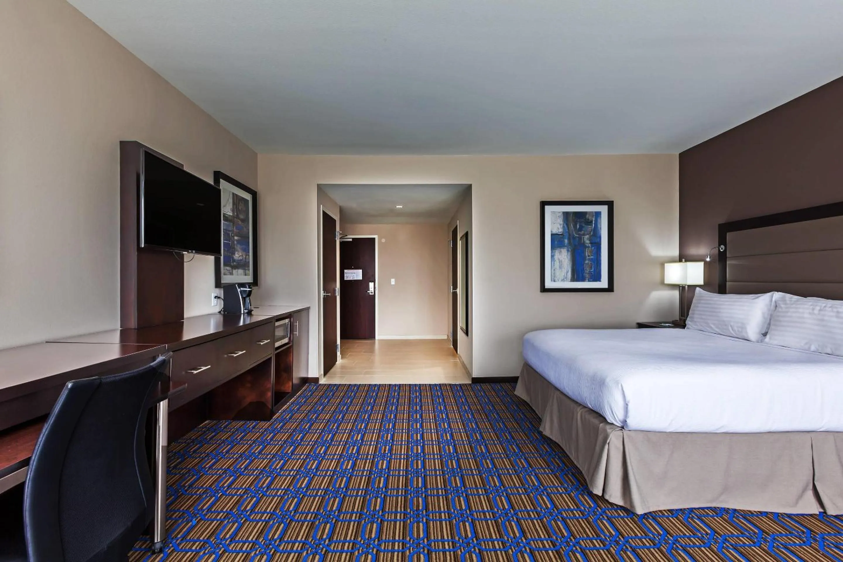 Bedroom, Bed in Clarion Hotel The Colony - Plano West