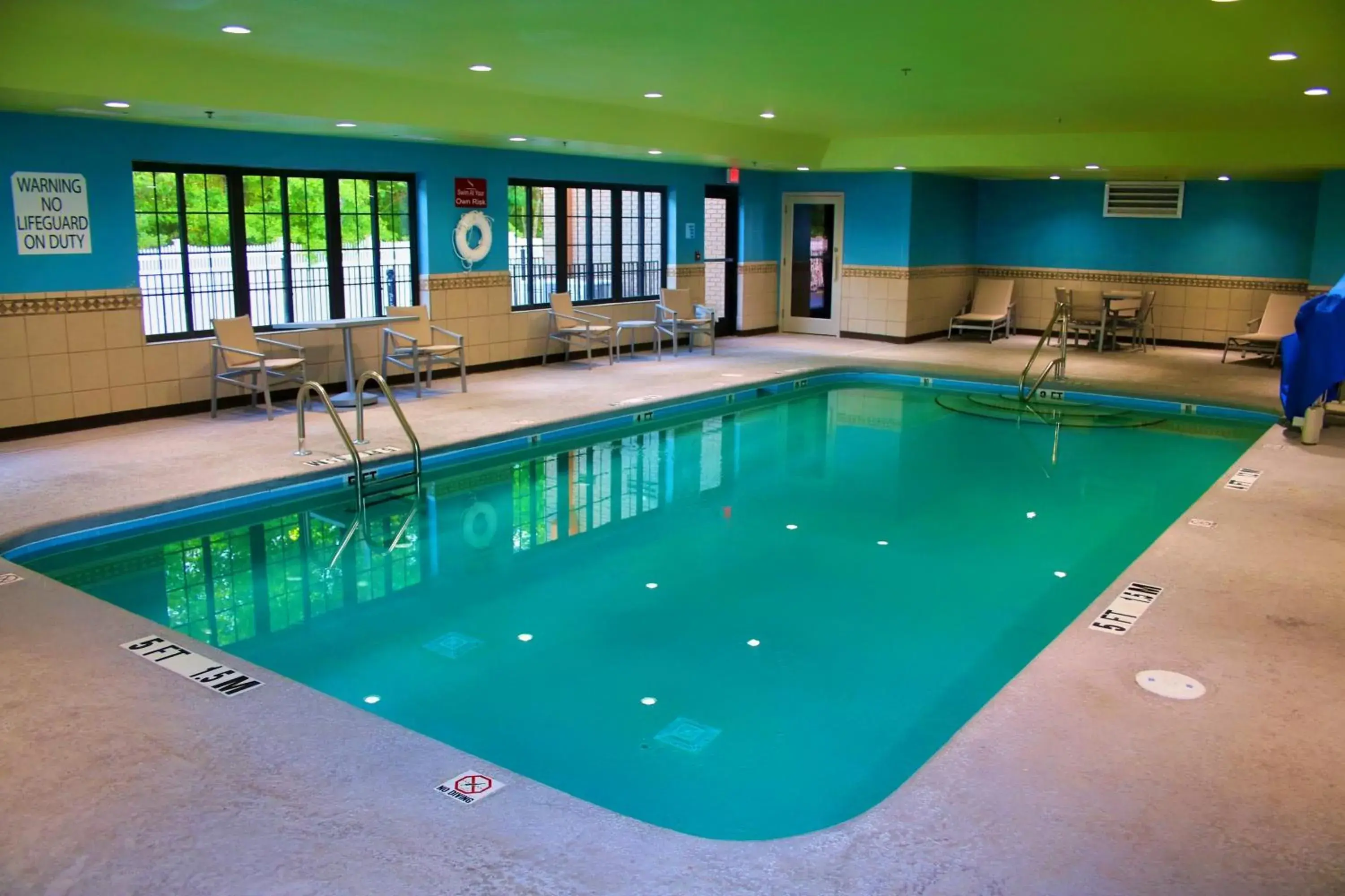 Swimming pool in Holiday Inn Express by IHG Swimming pool in Holiday Inn Express by IHG