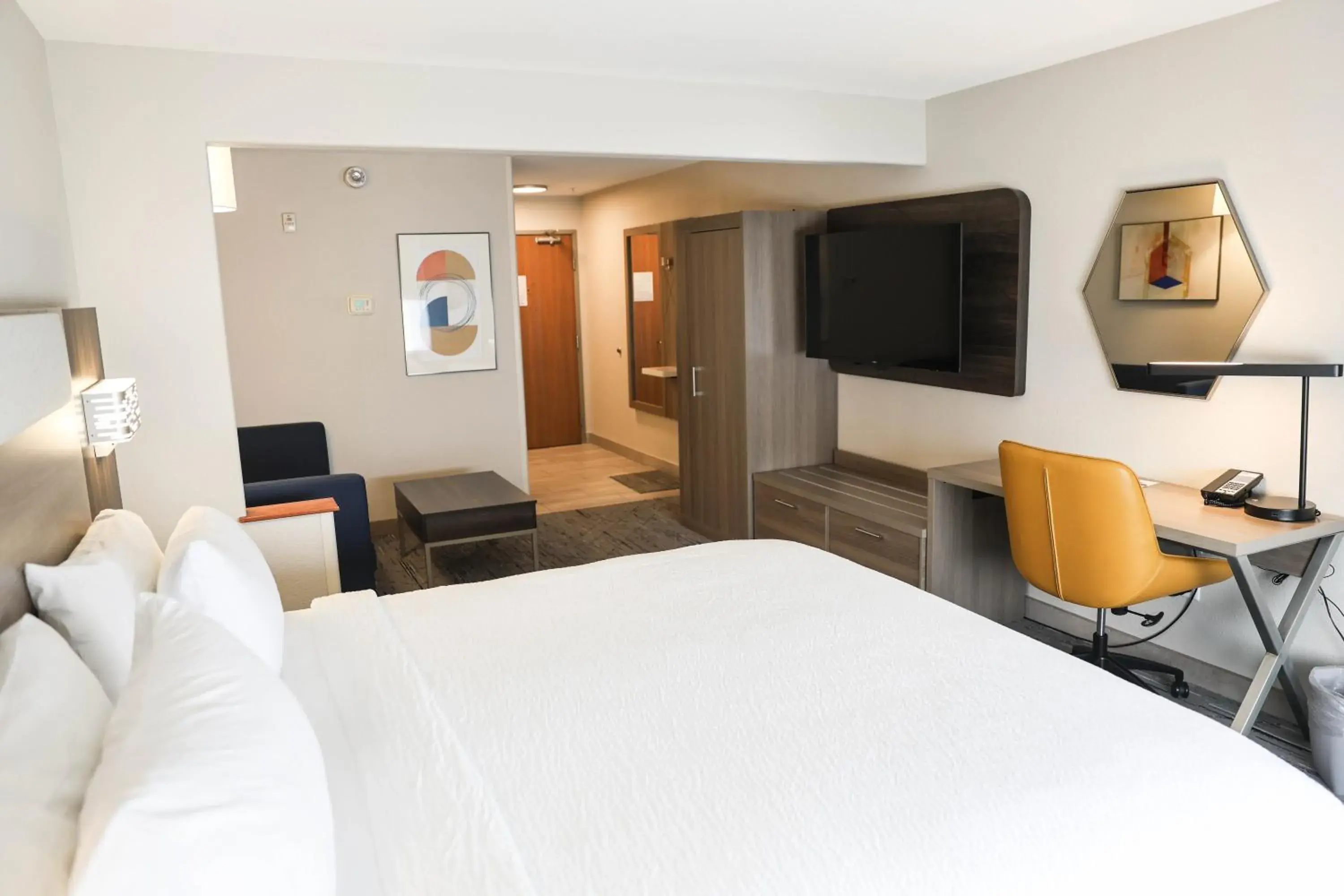 Bed in Holiday Inn Express & Suites Douglas by IHG Bed in Holiday Inn Express & Suites Douglas by IHG