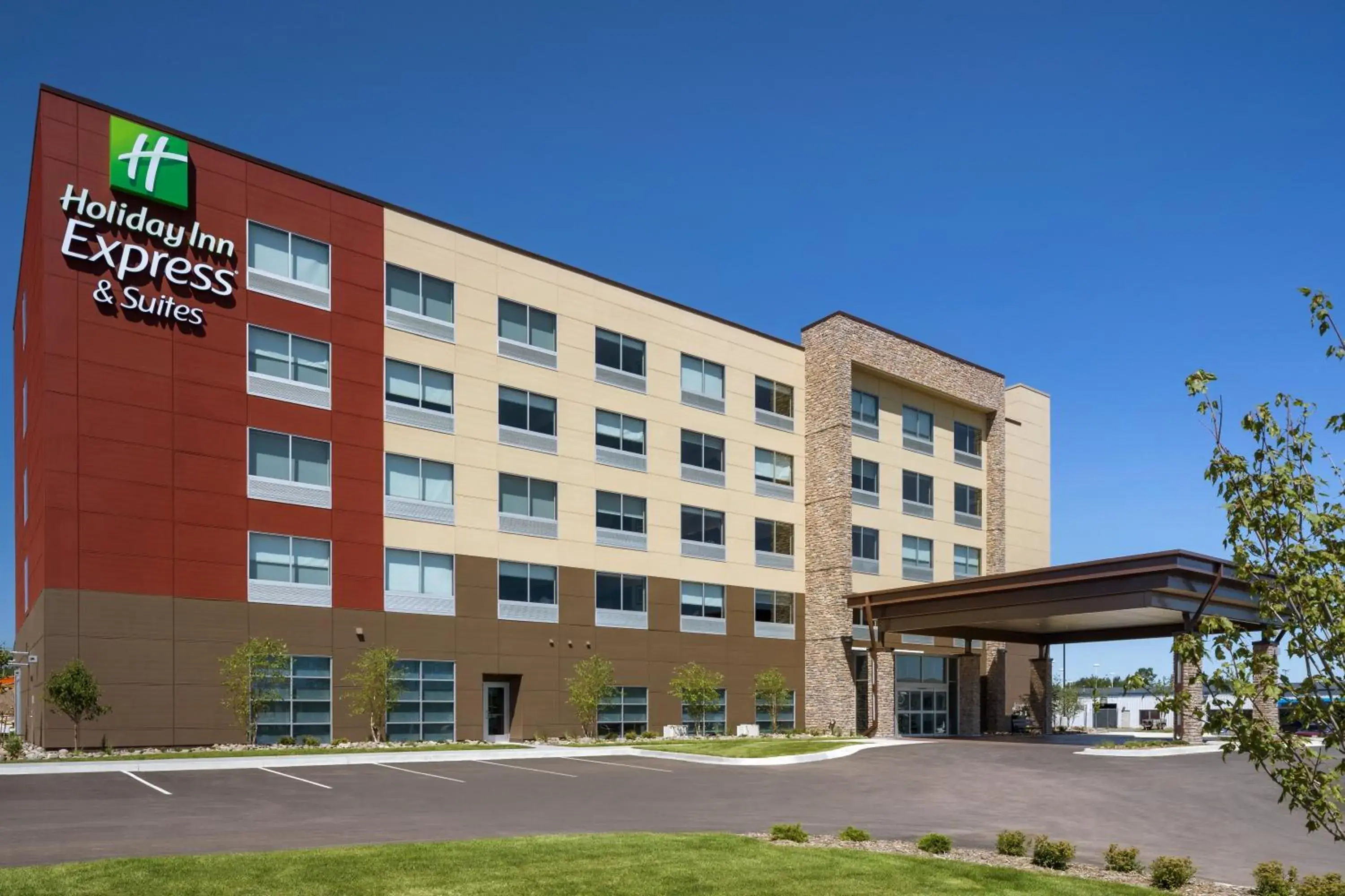 Property building in Holiday Inn Express & Suites Duluth North - Miller Hill by IHG Property building in Holiday Inn Express & Suites Duluth North - Miller Hill by IHG