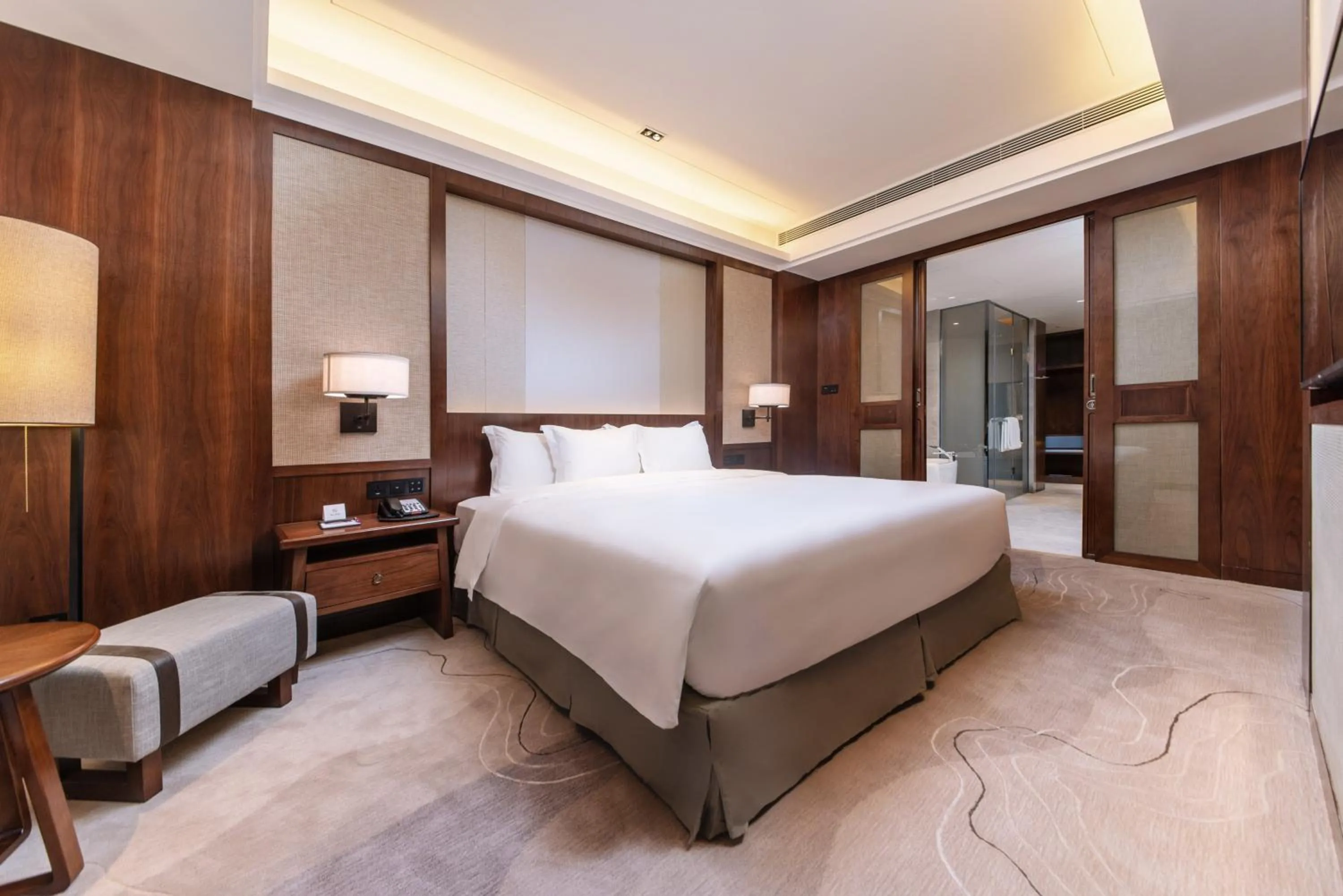 Photo of the whole room, Bed in Howard Johnson Neodalle Resort Zhangjiajie