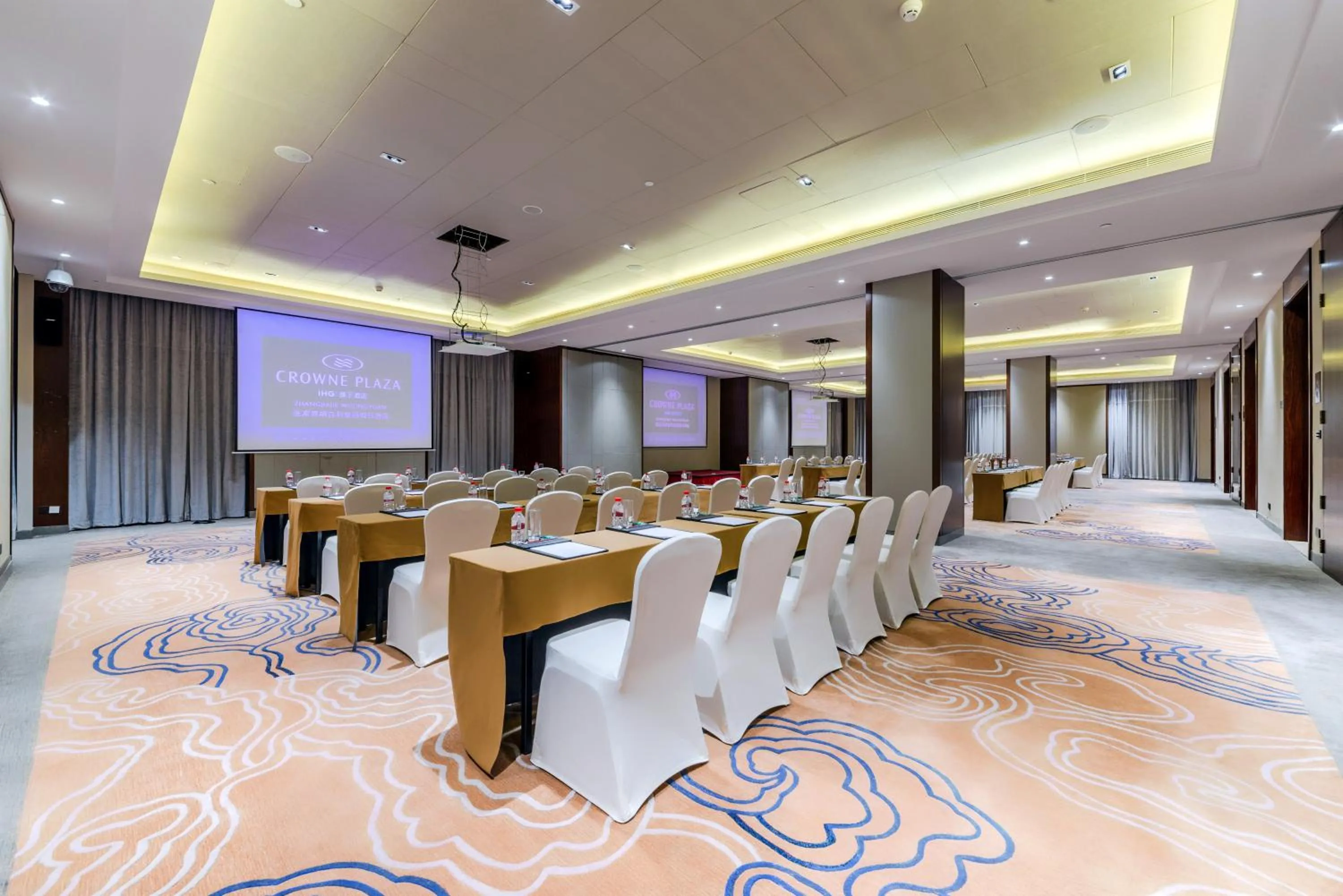 Meeting/conference room in Howard Johnson Neodalle Resort Zhangjiajie