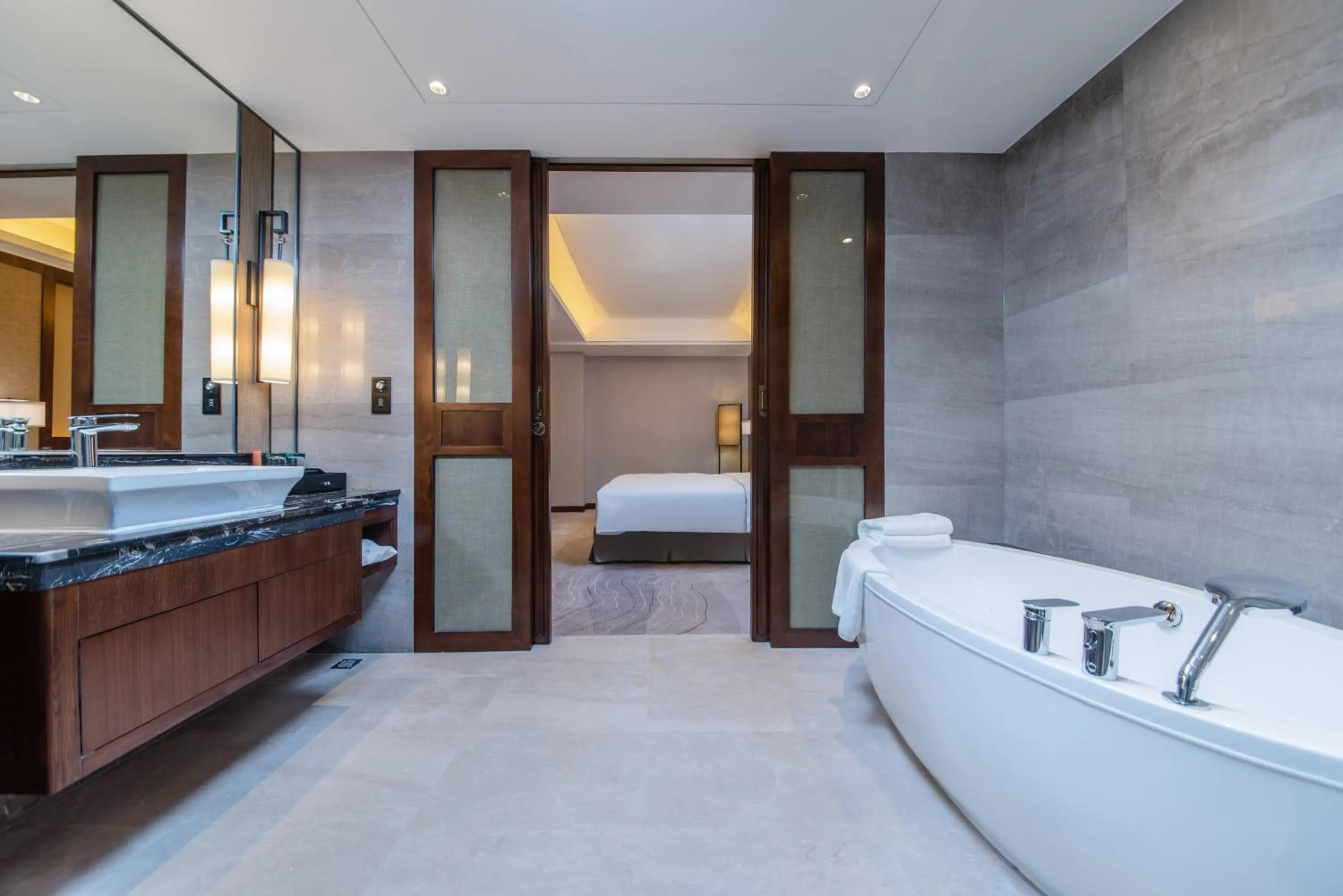 Photo of the whole room, Bed in Howard Johnson Neodalle Resort Zhangjiajie