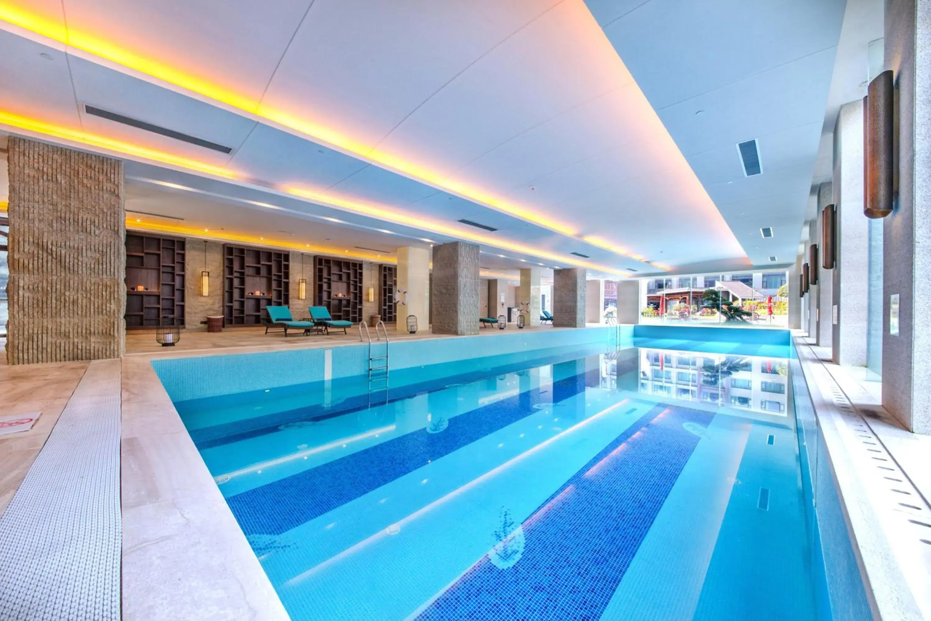 Swimming pool in Howard Johnson Neodalle Resort Zhangjiajie Swimming pool in Howard Johnson Neodalle Resort Zhangjiajie