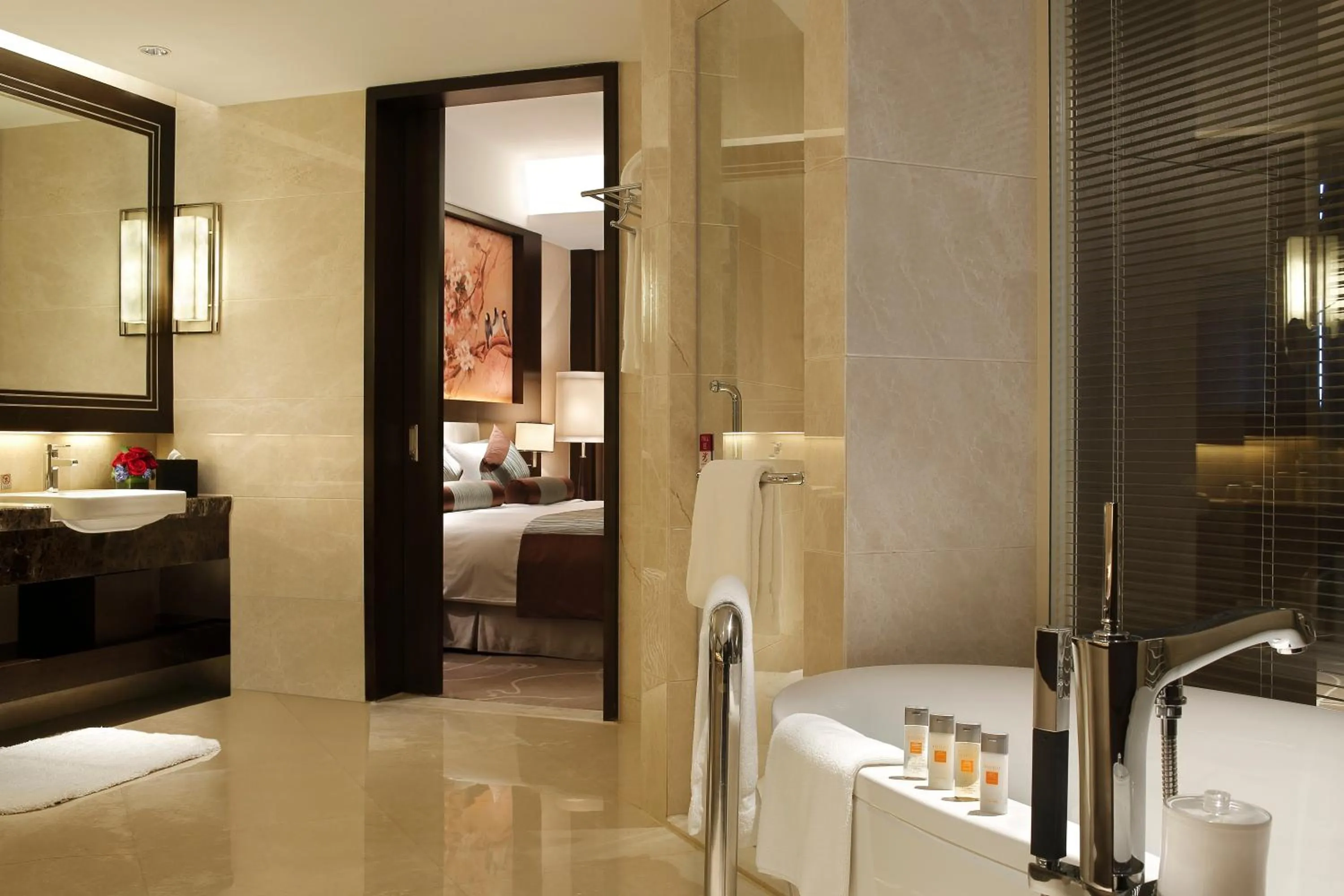 Photo of the whole room, Bed in Howard Johnson Neodalle Resort Zhangjiajie