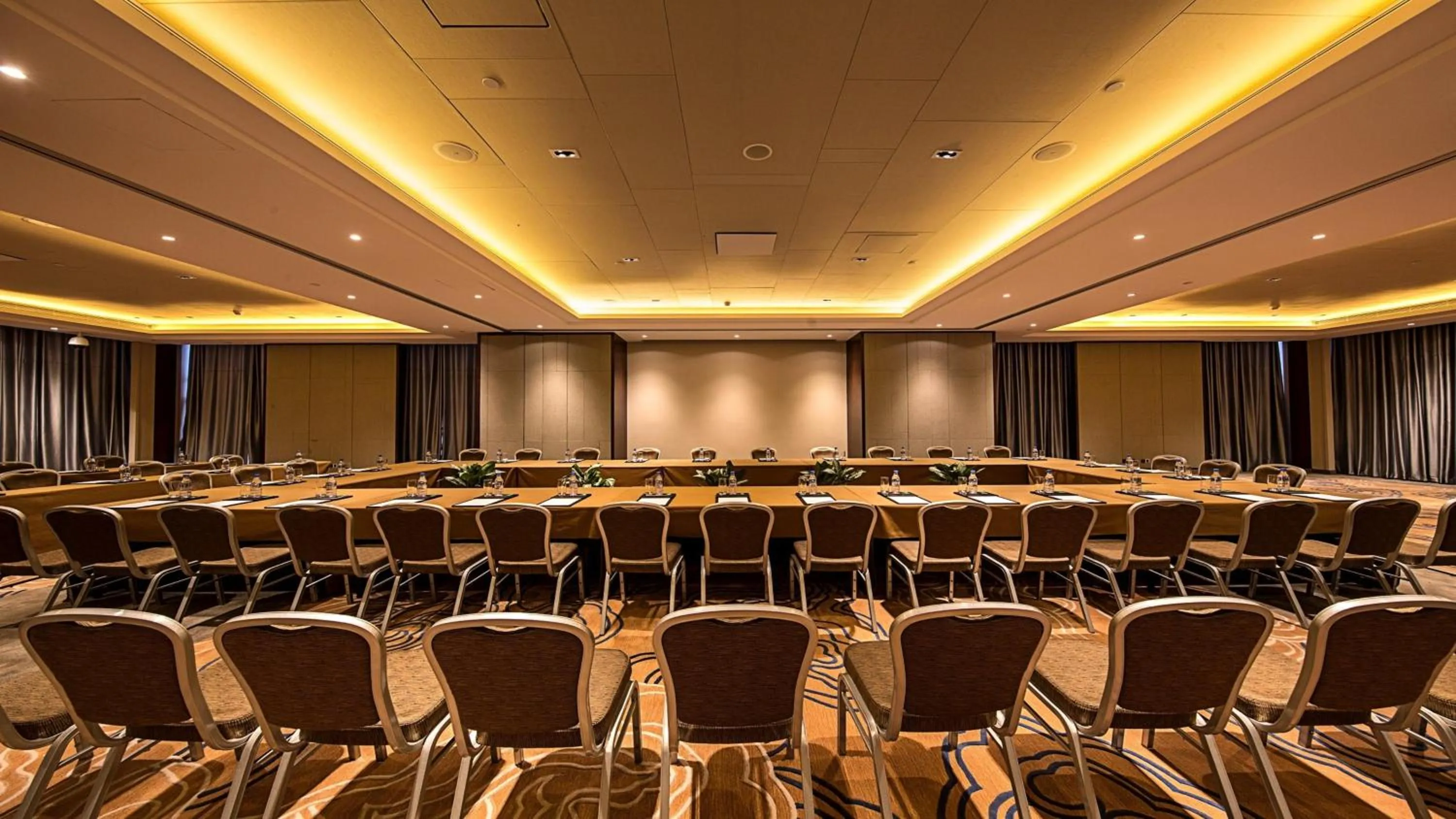 Meeting/conference room in Howard Johnson Neodalle Resort Zhangjiajie