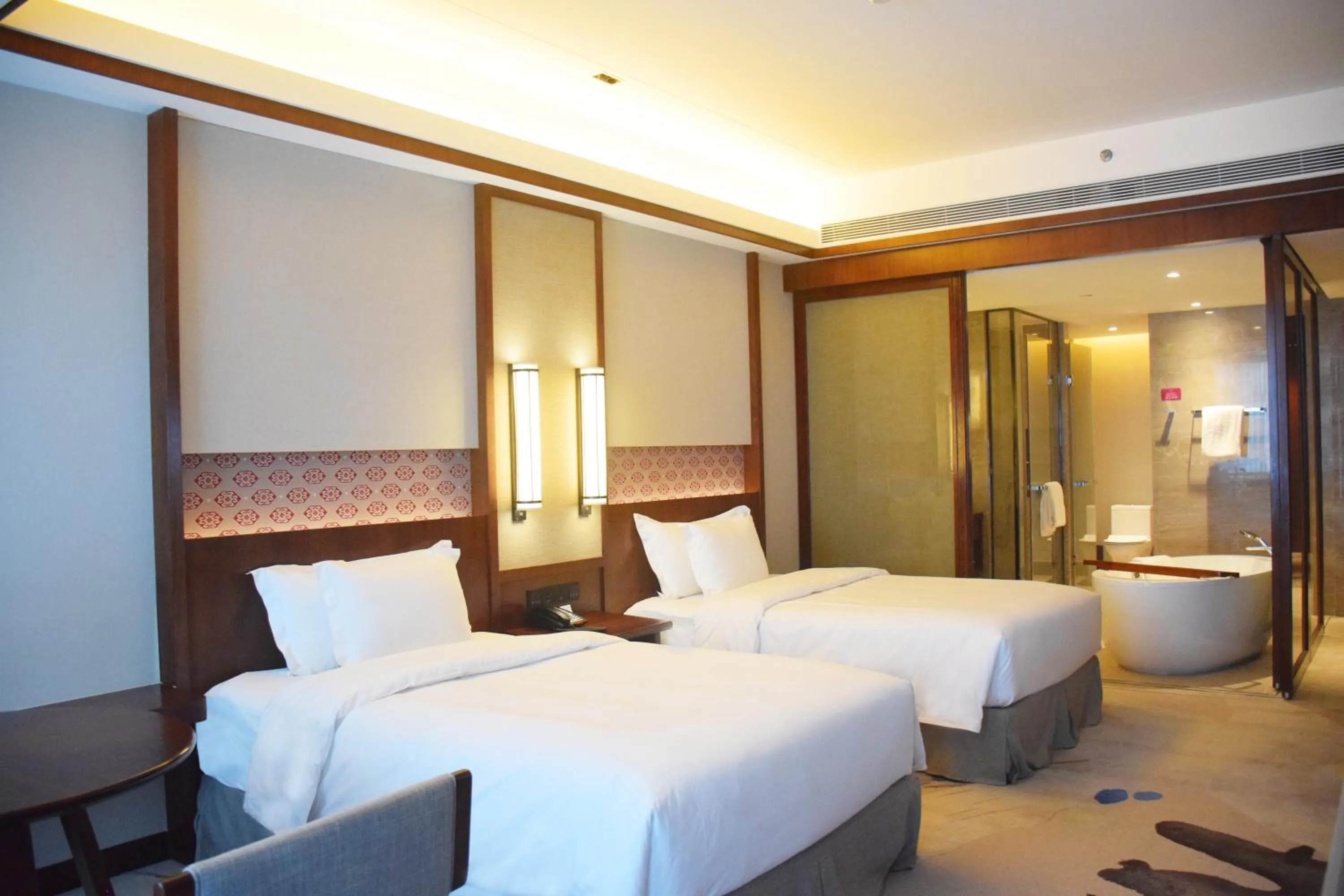 Photo of the whole room, Bed in Howard Johnson Neodalle Resort Zhangjiajie