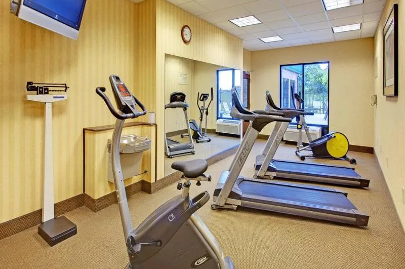 Fitness centre/facilities in Holiday Inn Express & Suites Dyersburg by IHG