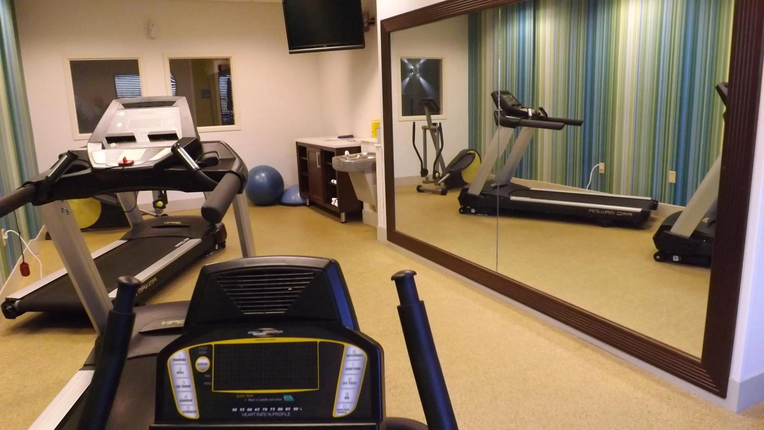 Fitness centre/facilities in Holiday Inn Express & Suites Dyersburg by IHG